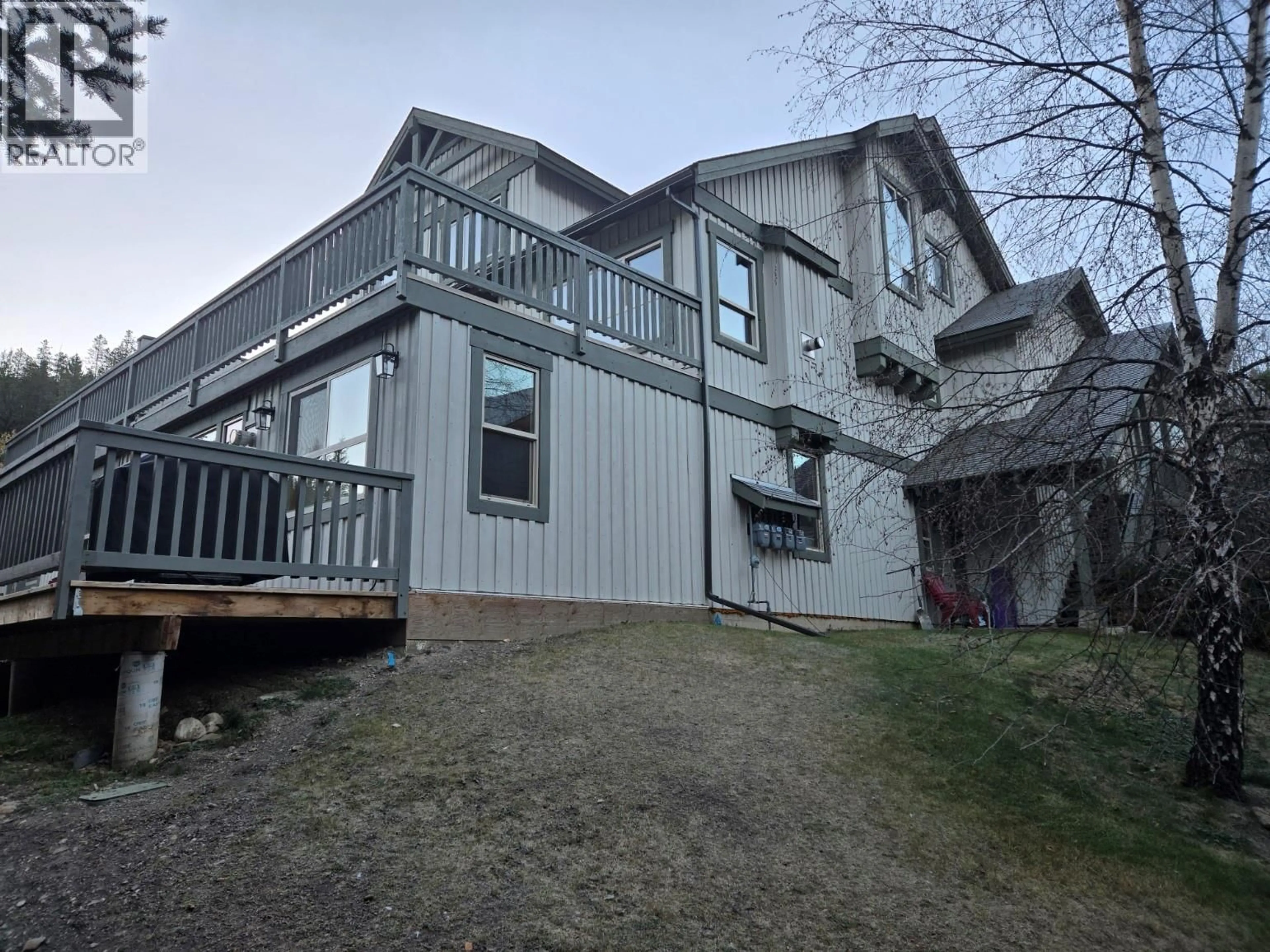A pic from outside/outdoor area/front of a property/back of a property/a pic from drone, unknown for 19 - 2075 SUMMIT DRIVE, Panorama British Columbia V0A1T0
