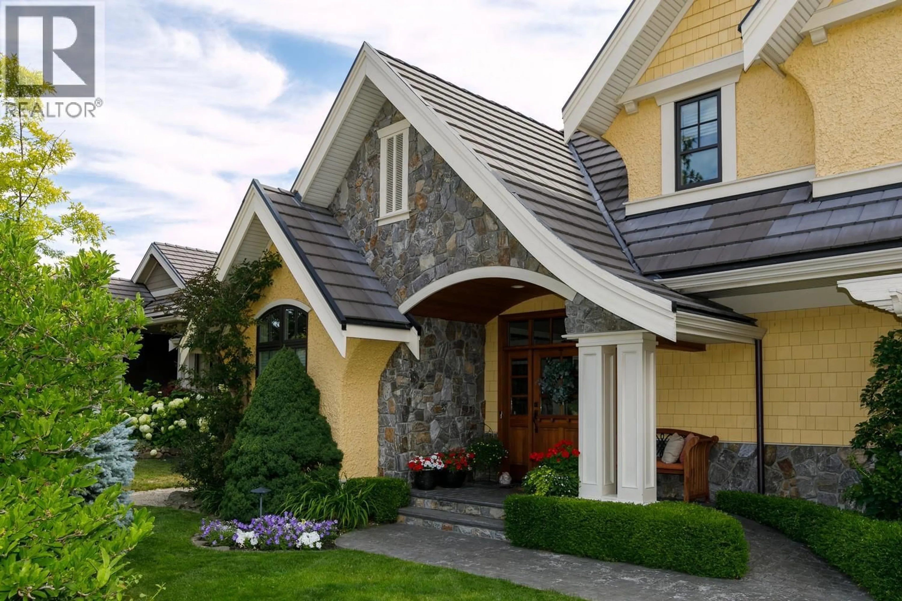 Home with vinyl exterior material, street for 427 LONG RIDGE DRIVE, Kelowna British Columbia V1V2R9