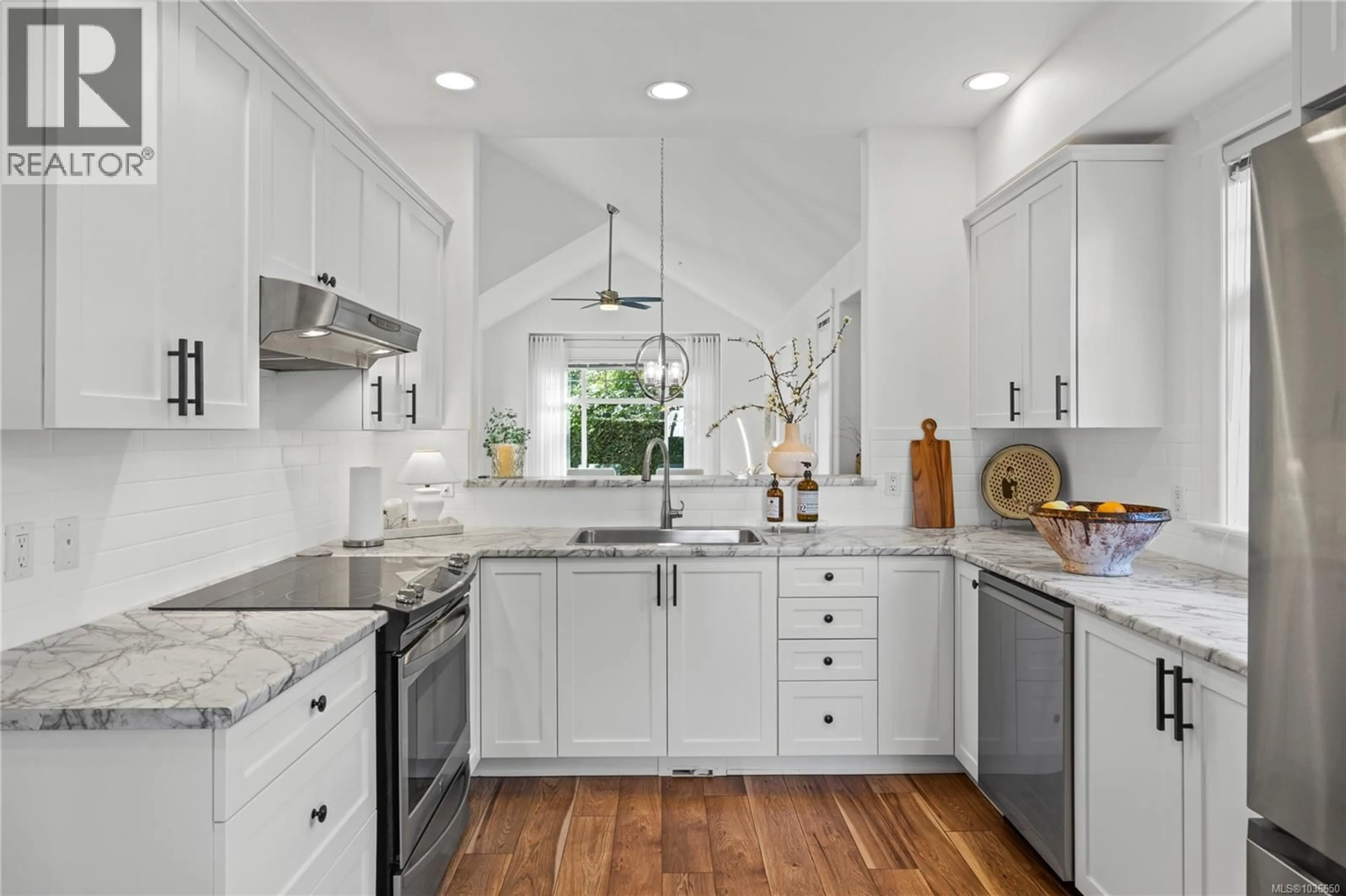 Open concept kitchen, ceramic/tile floor for 6353 PINEWOOD LANE, Nanaimo British Columbia V9V1A4