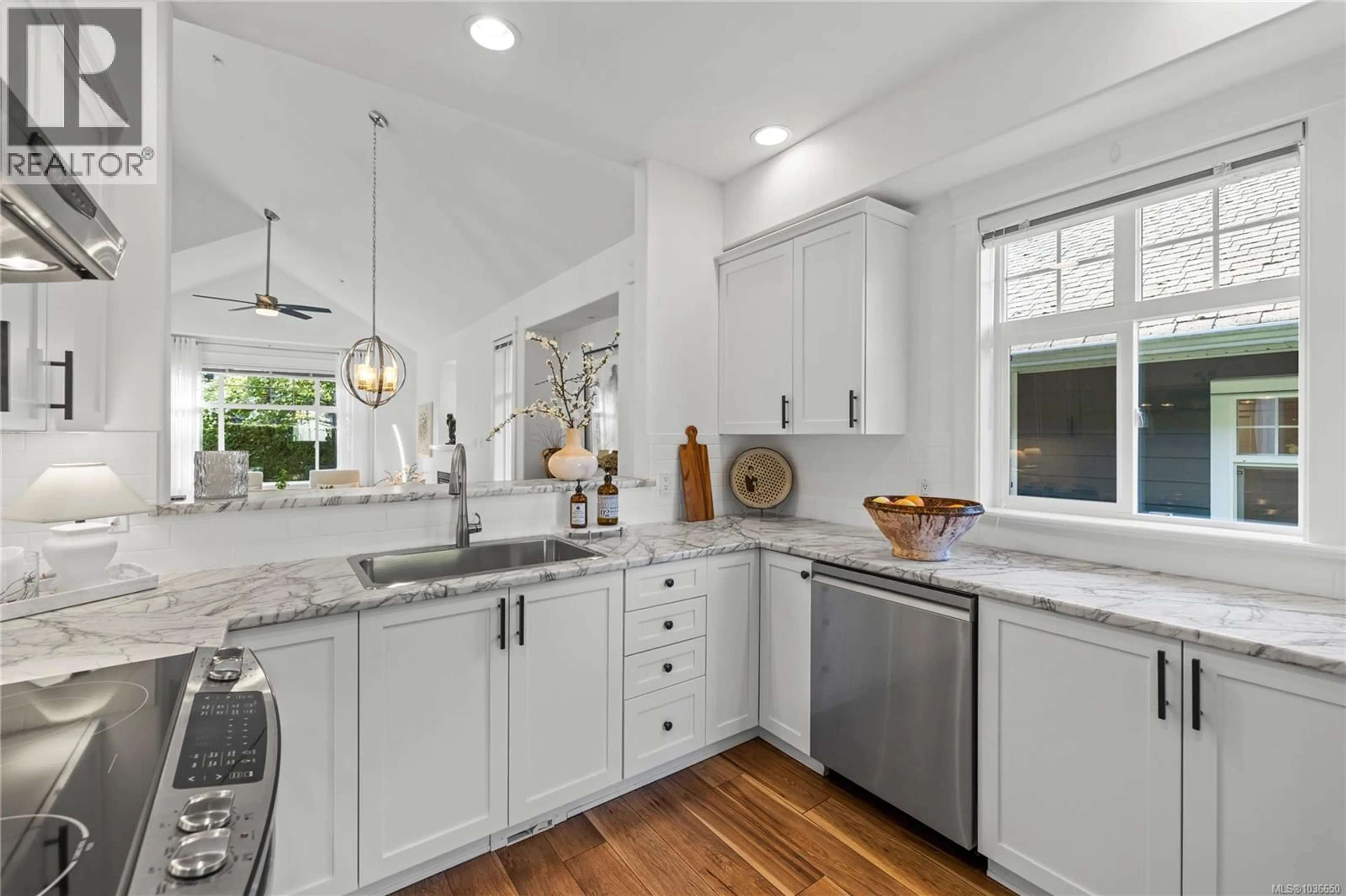 Open concept kitchen, ceramic/tile floor for 6353 PINEWOOD LANE, Nanaimo British Columbia V9V1A4