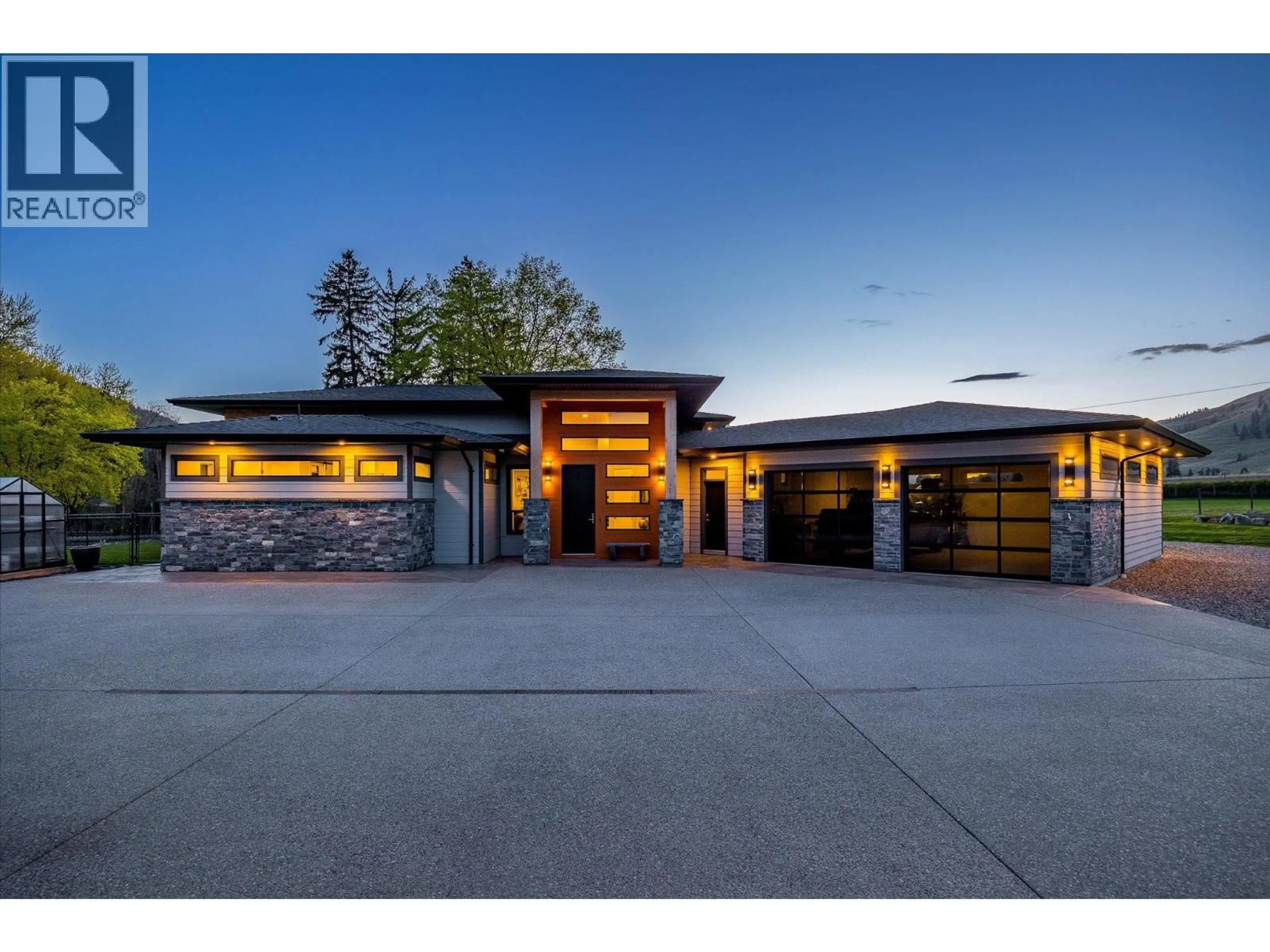 Indoor garage for 7260 HIGHWAY 6 OTHER, Coldstream British Columbia V1B3H4