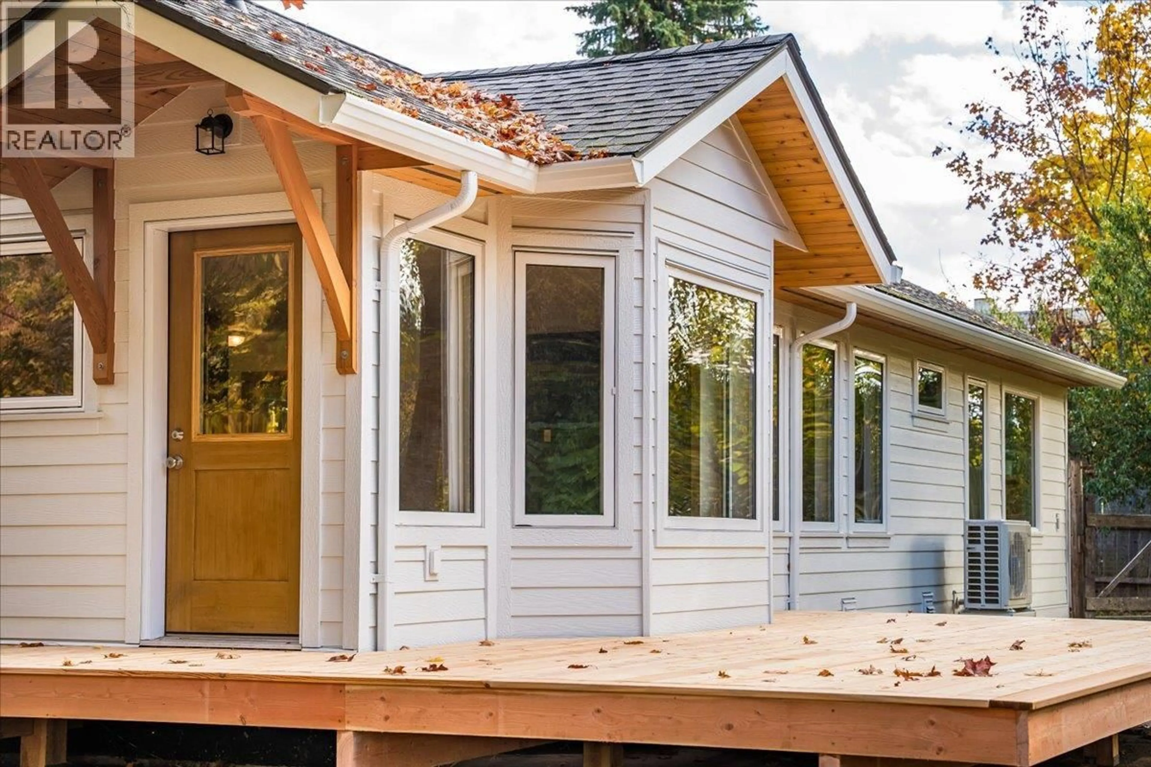 Home with vinyl exterior material, street for 603 MAIN STREET, Slocan British Columbia V0G2C0