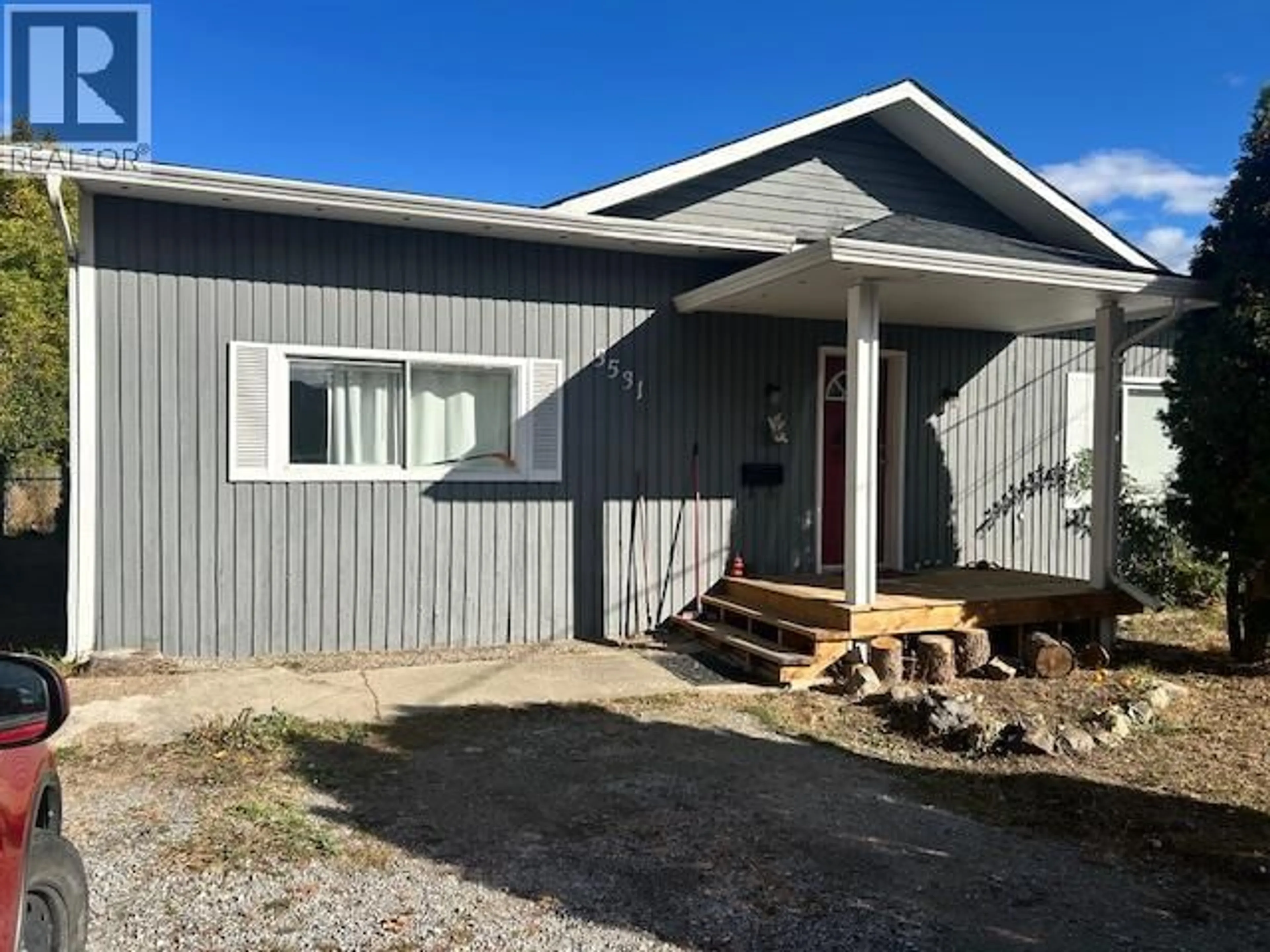 Home with vinyl exterior material, building for 3531 LAKESHORE ROAD, Kelowna British Columbia V1W3K1