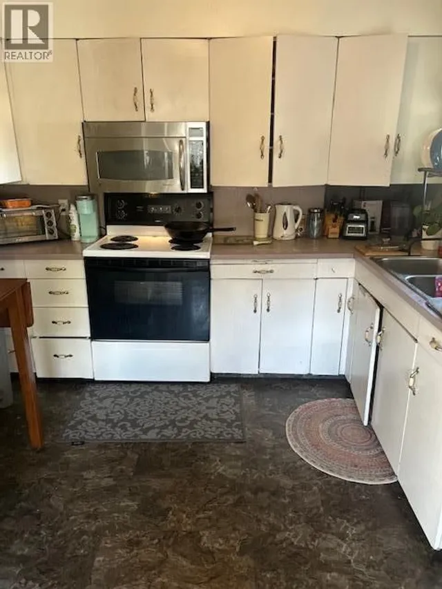 3531 LAKESHORE ROAD, Kelowna 2