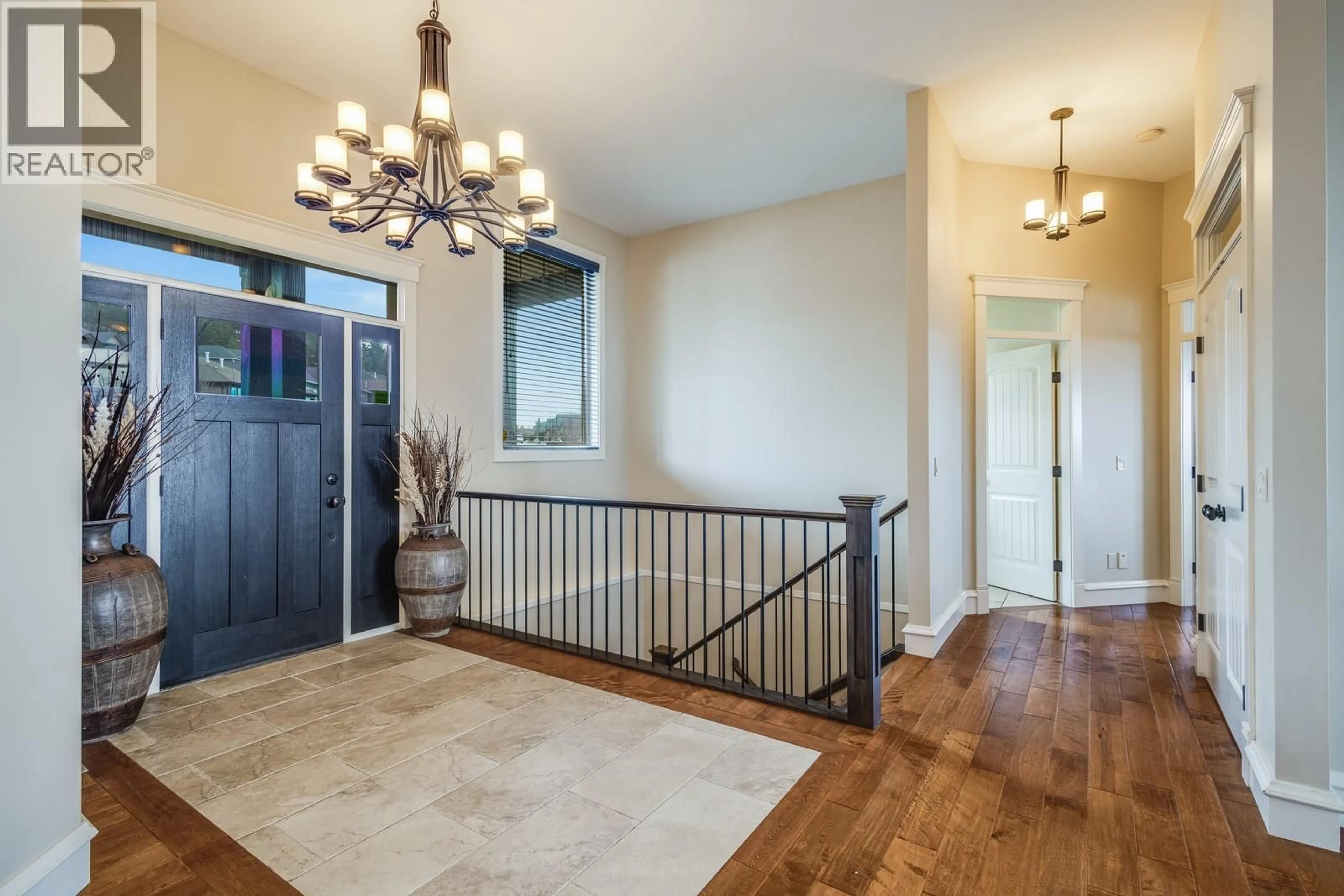 Indoor entryway for 1830 BIRKDALE AVENUE, Kelowna British Columbia V1P1R7