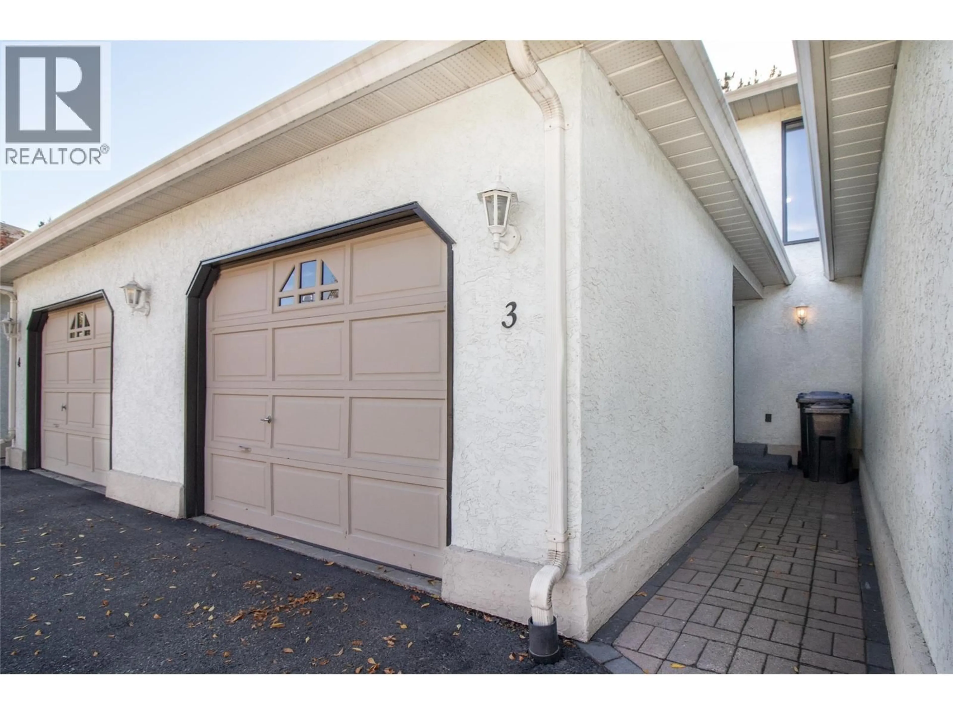 Indoor garage for 3 - 130 DUNDAS ROAD, Kelowna British Columbia V1X7H2