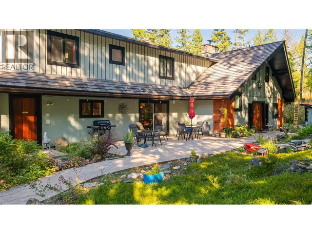 134 RIONDEL ROAD, Kootenay Bay 3