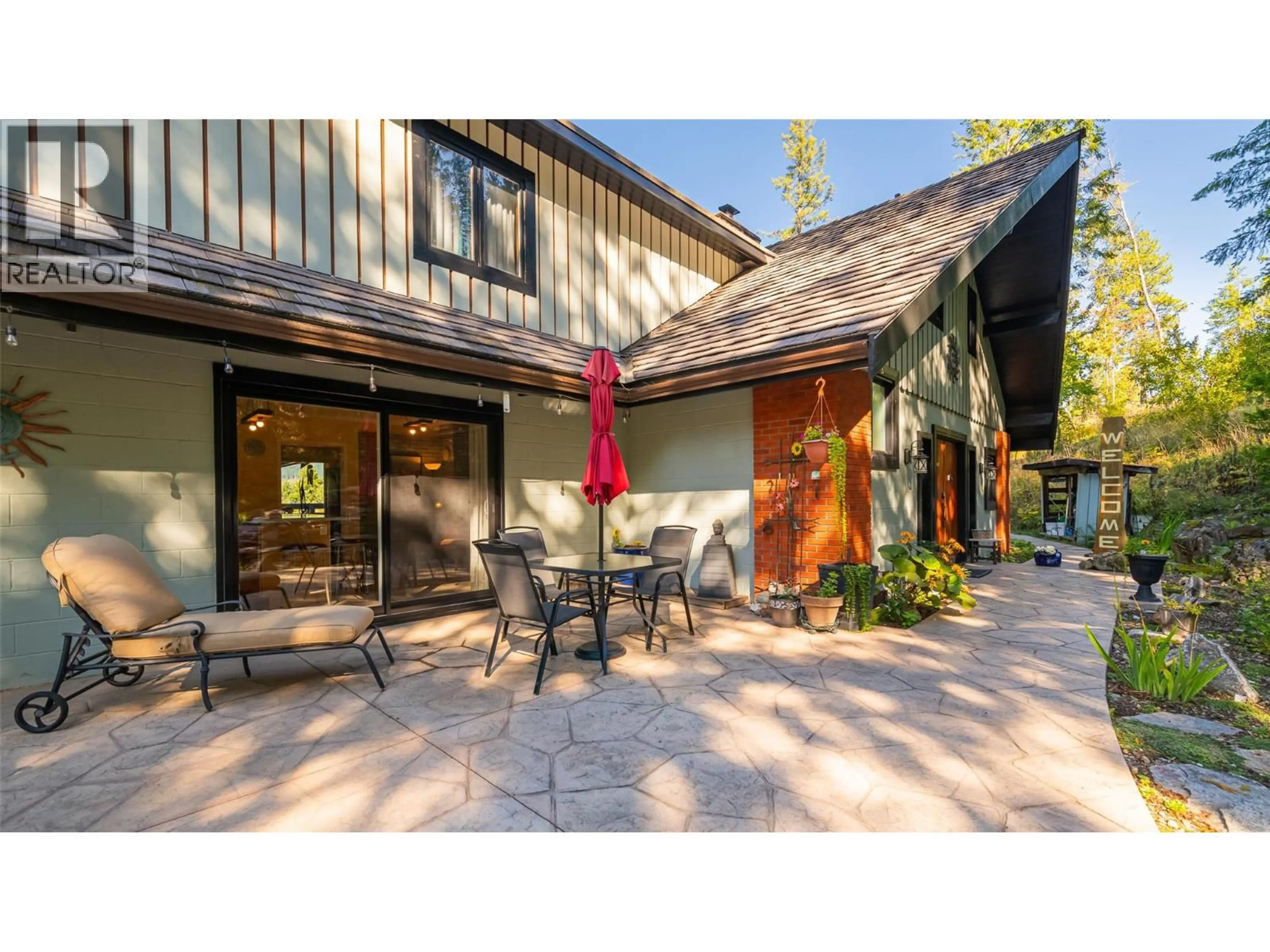 Patio, street for 134 RIONDEL ROAD, Kootenay Bay British Columbia V0B1X0