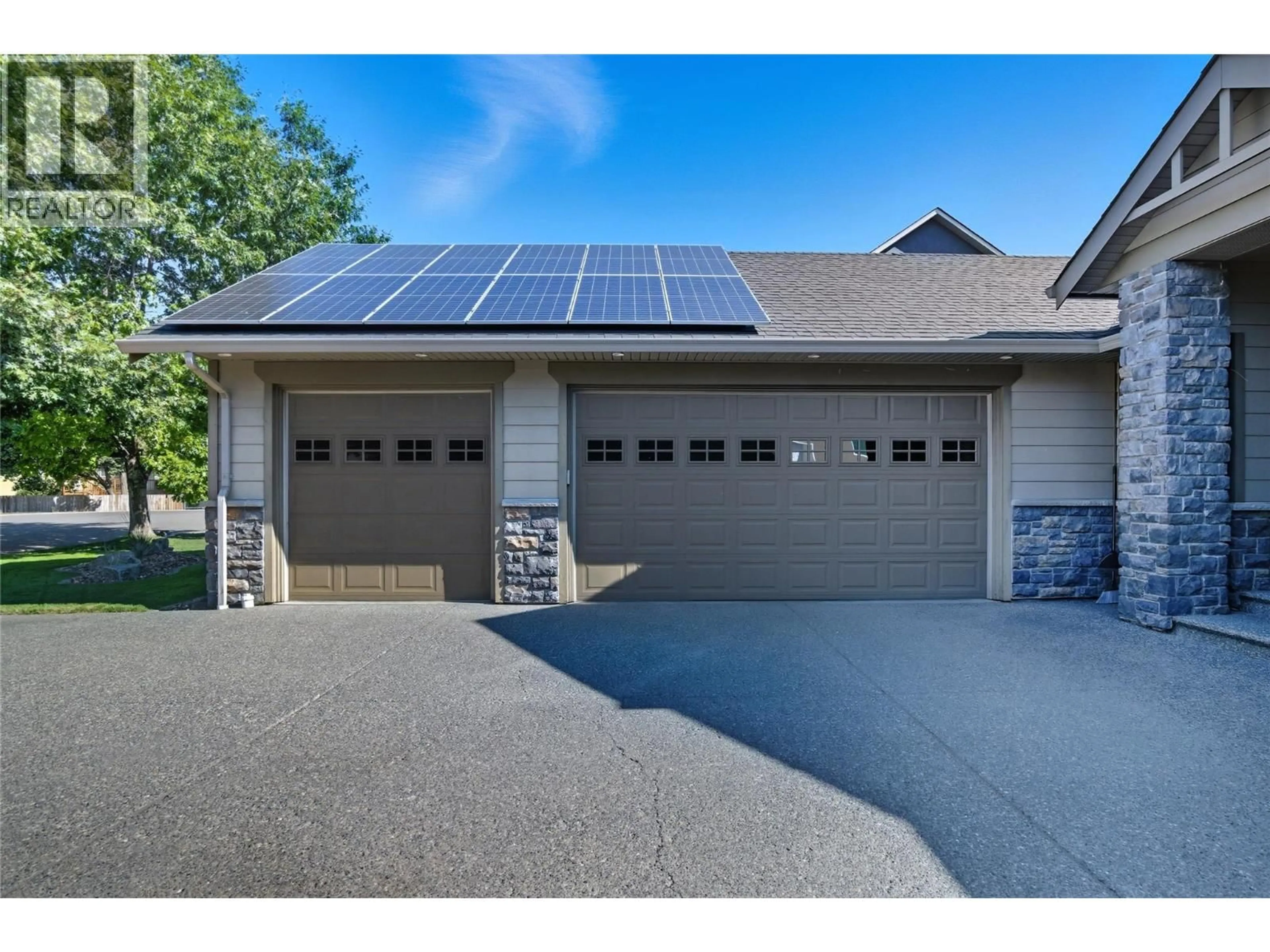 Indoor garage for 565 MCCURRACH PLACE, Kamloops British Columbia V2B8R1