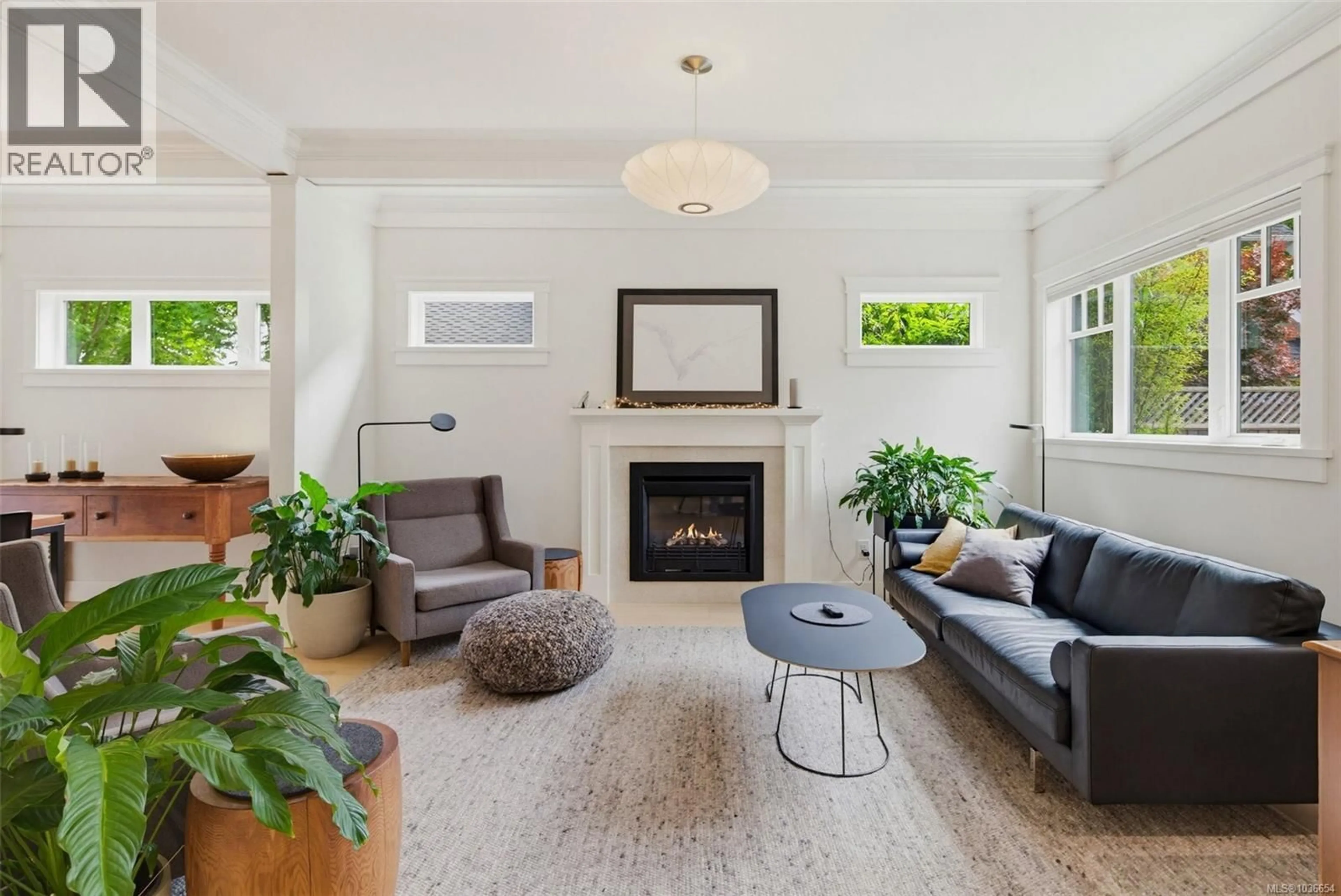 Living room with furniture, unknown for 1217 HEWLETT PLACE, Oak Bay British Columbia V8S4P6