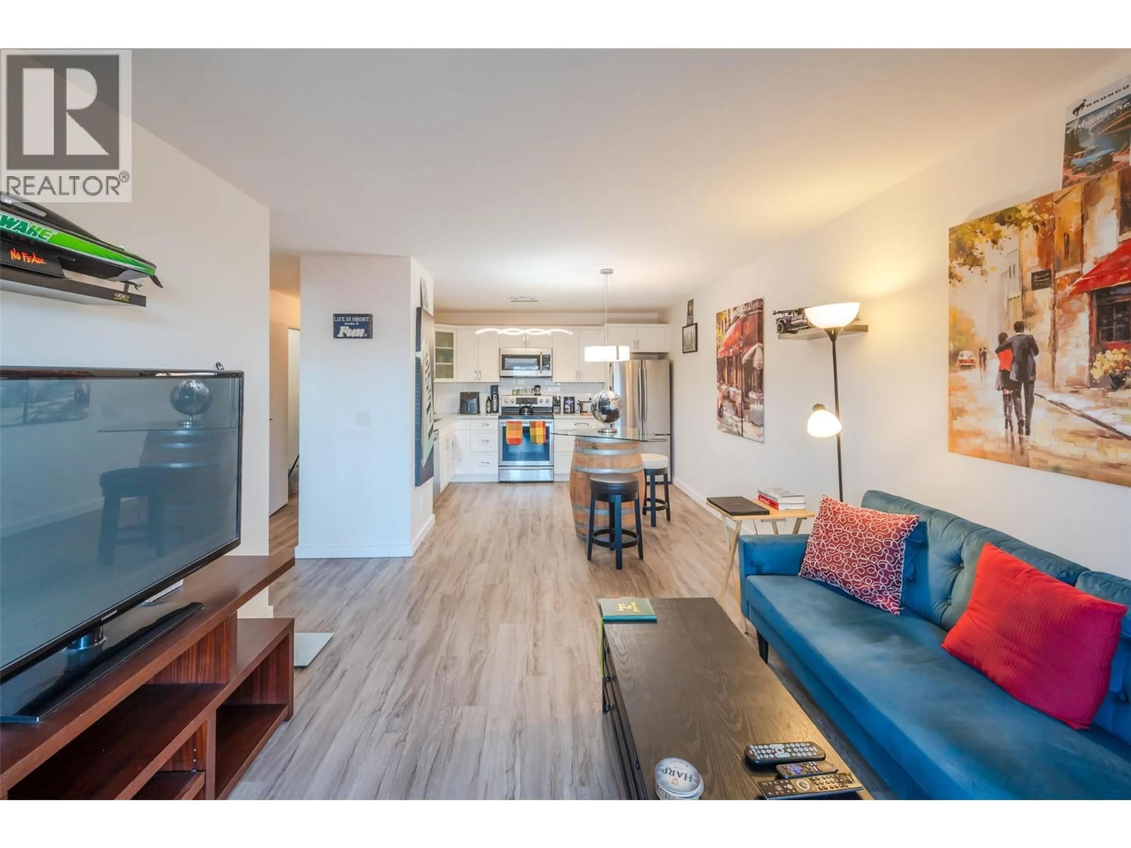 Living room with furniture, wood/laminate floor for 411 - 130 SKAHA PLACE, Penticton British Columbia V2A7J6