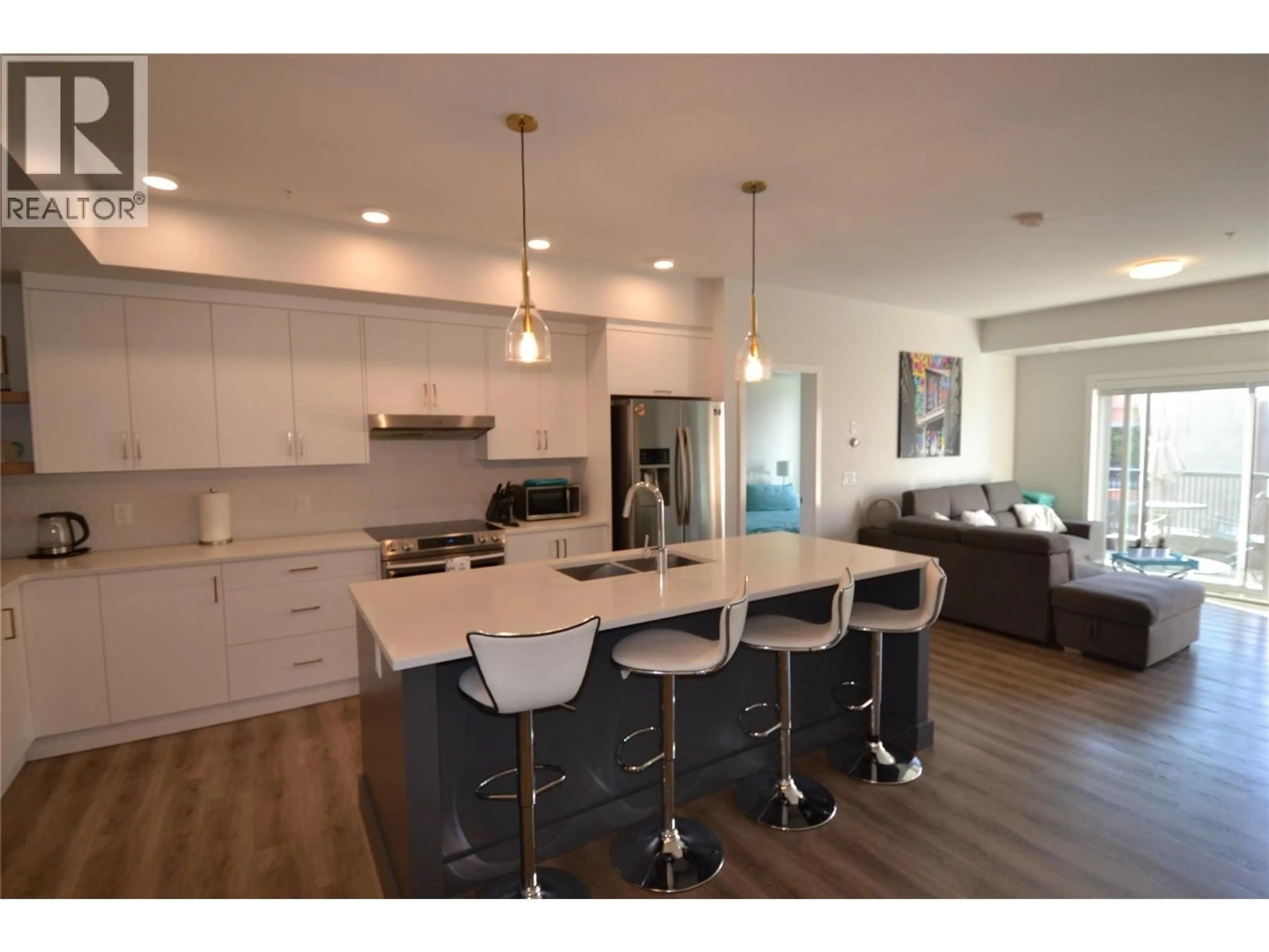 Open concept kitchen, wood/laminate floor for 209 - 1215 ST PAUL STREET, Kelowna British Columbia V1Y2C7