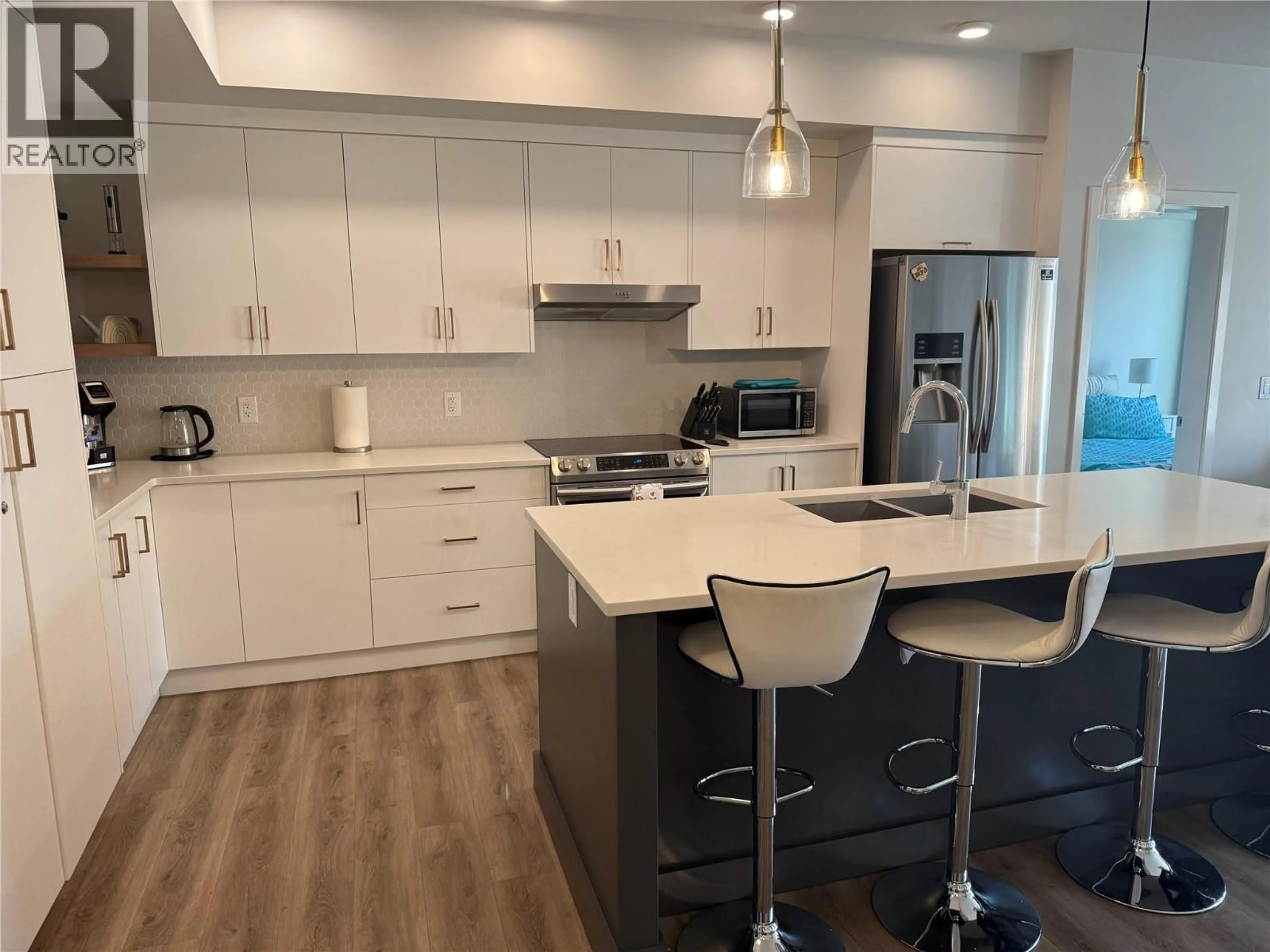 Open concept kitchen, unknown for 209 - 1215 ST PAUL STREET, Kelowna British Columbia V1Y2C7