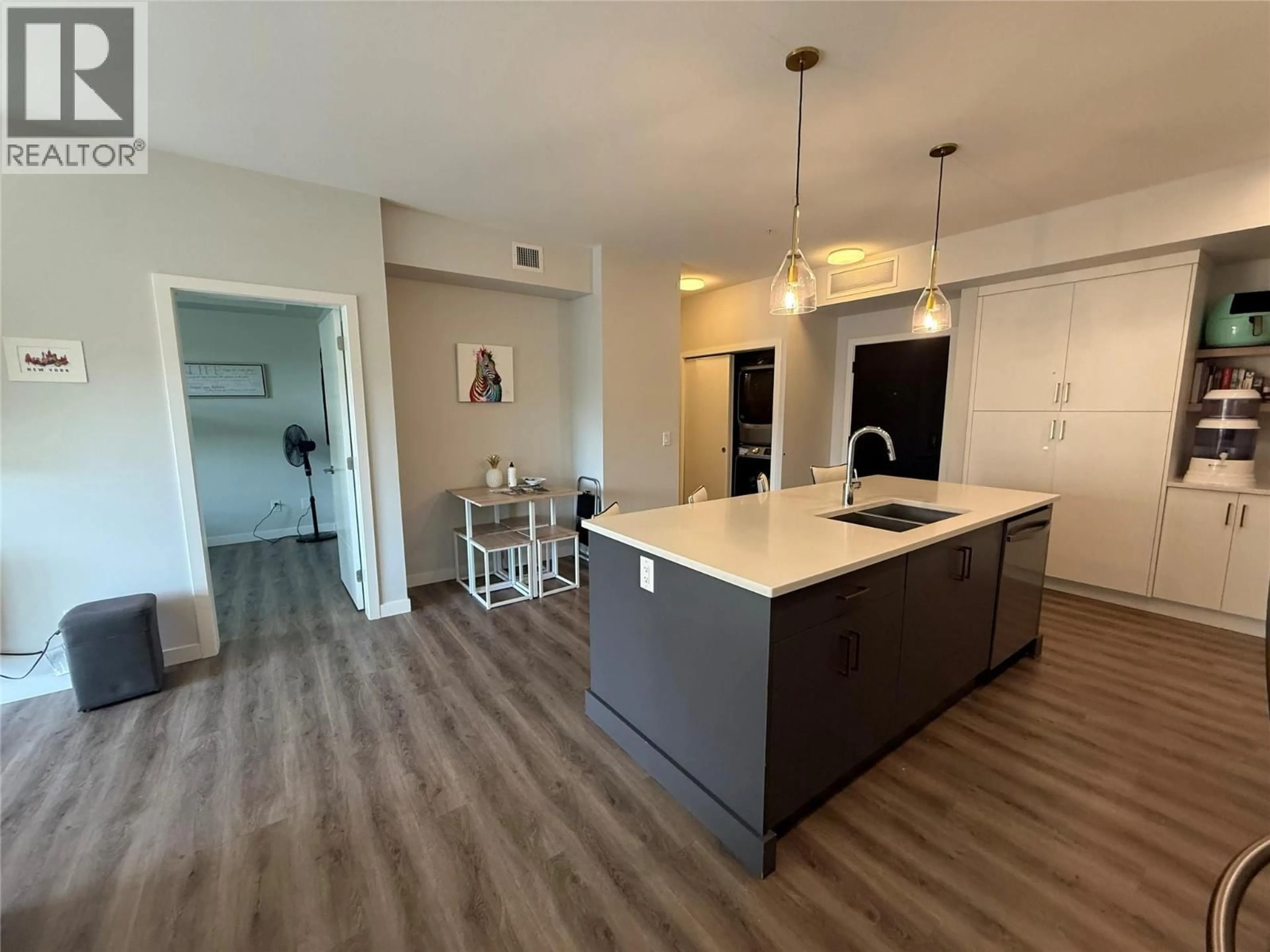 Open concept kitchen, unknown for 209 - 1215 ST PAUL STREET, Kelowna British Columbia V1Y2C7