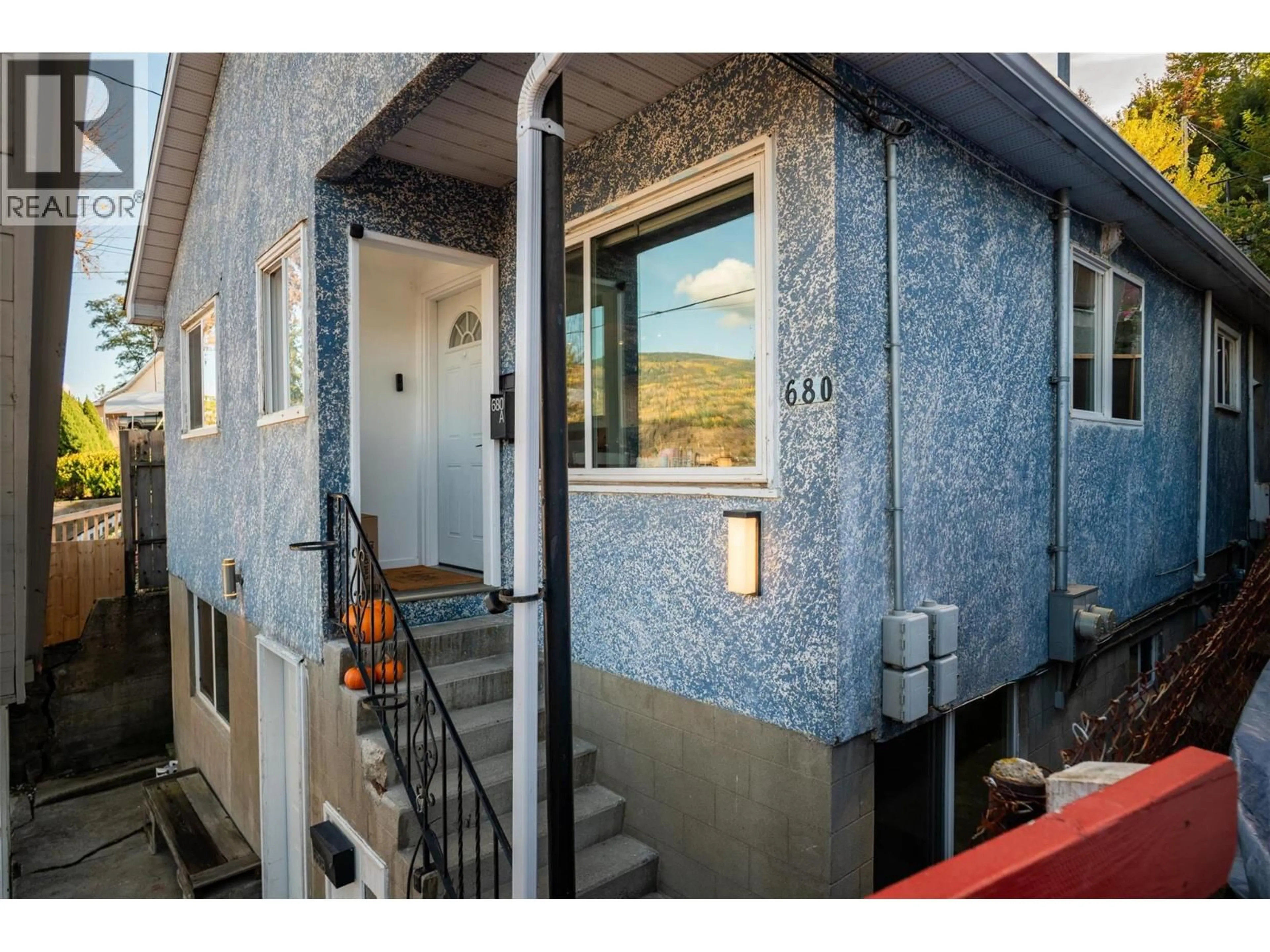 Indoor entryway for 680 HENDRY STREET, Trail British Columbia V1R3J3