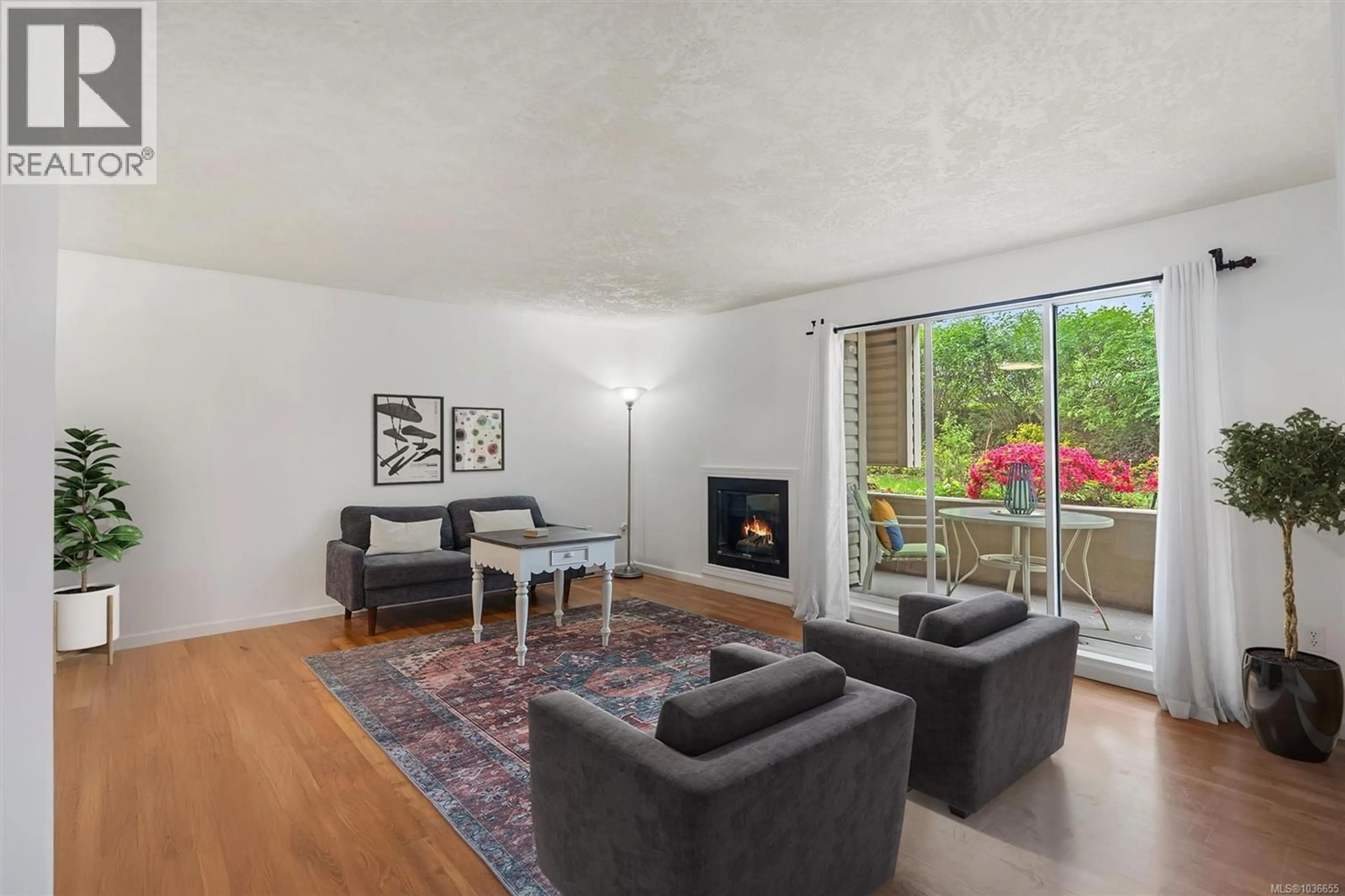 Living room with furniture, unknown for 105 - 1055 HILLSIDE AVENUE, Victoria British Columbia V8T2A4