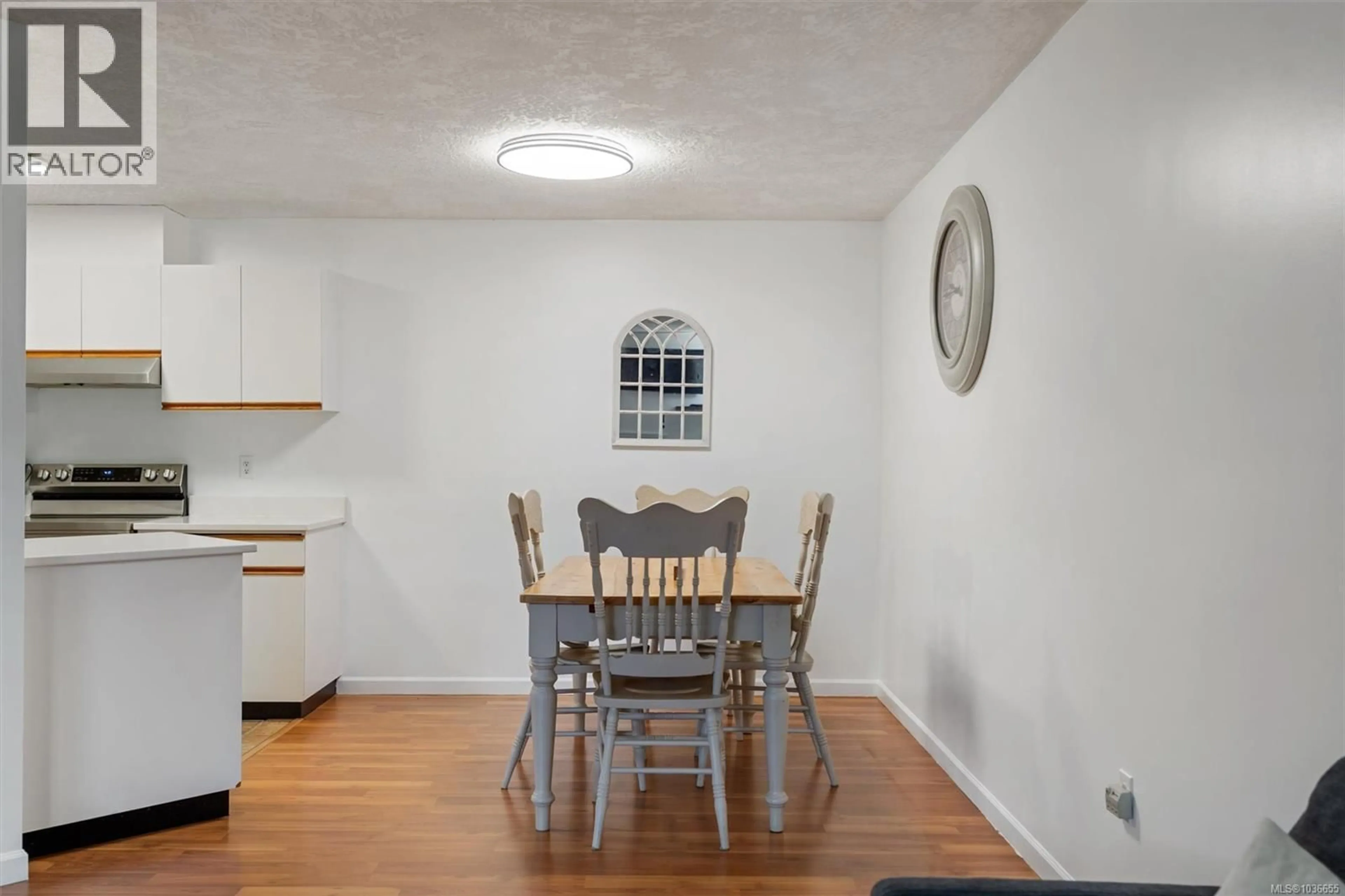 Dining room, wood/laminate floor for 105 - 1055 HILLSIDE AVENUE, Victoria British Columbia V8T2A4