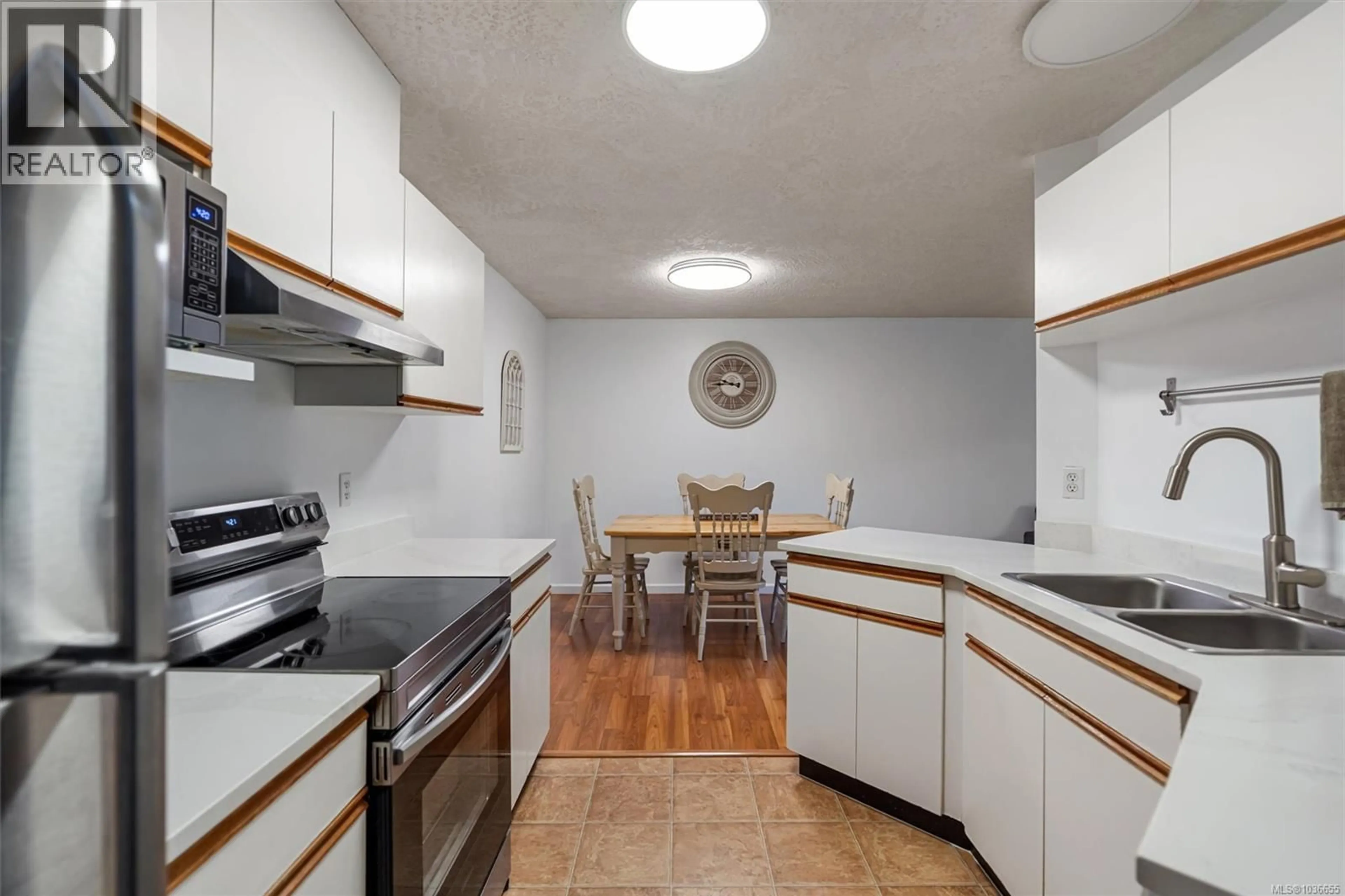 Standard kitchen, unknown for 105 - 1055 HILLSIDE AVENUE, Victoria British Columbia V8T2A4