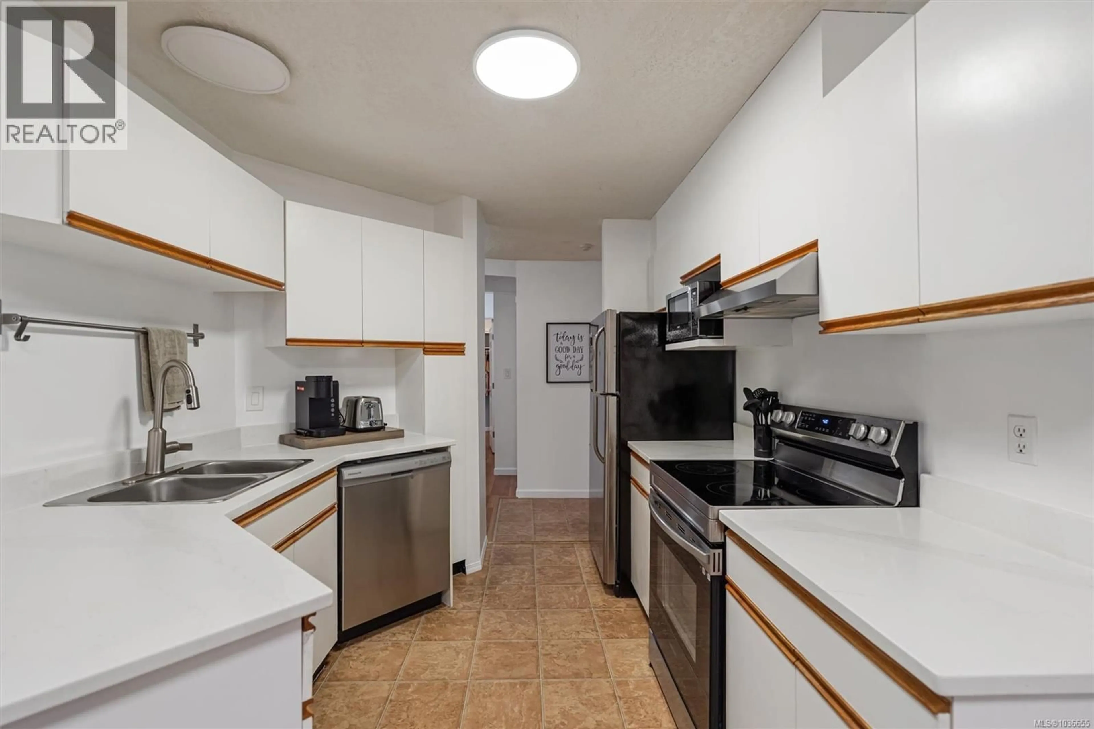 Standard kitchen, ceramic/tile floor for 105 - 1055 HILLSIDE AVENUE, Victoria British Columbia V8T2A4