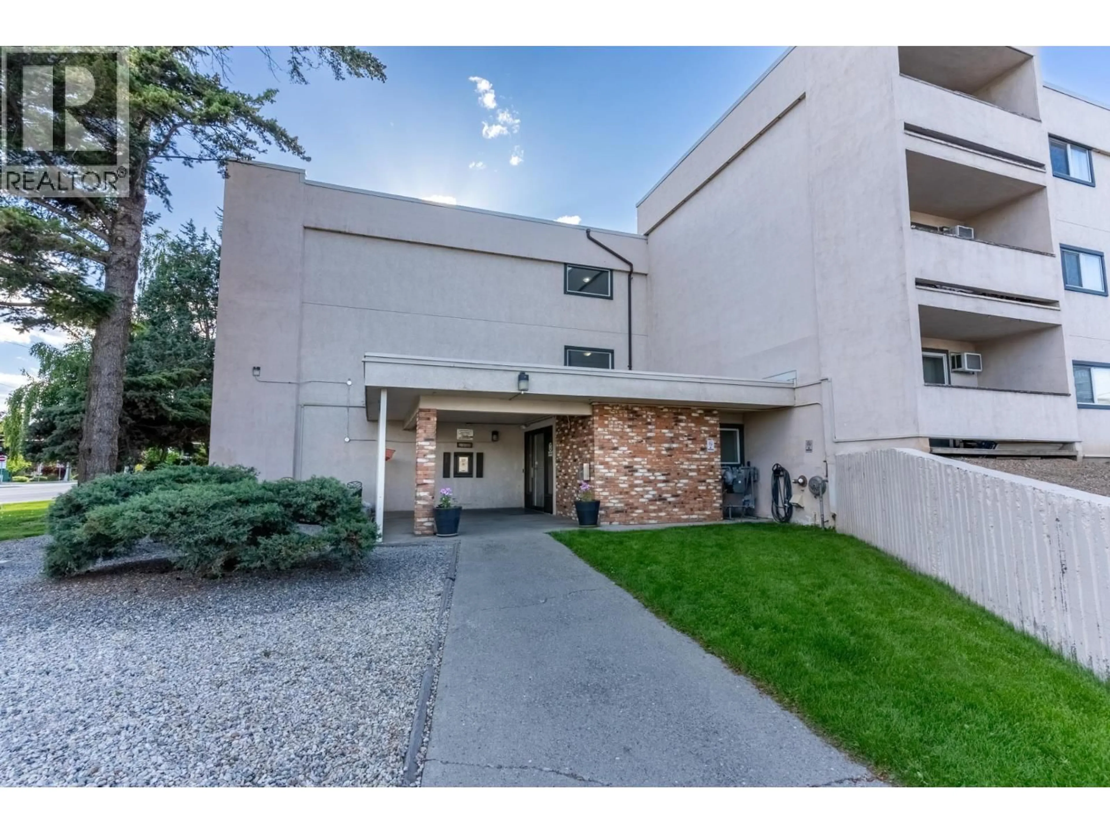Indoor foyer for 26 - 1900 TRANQUILLE ROAD, Kamloops British Columbia V2B7V1