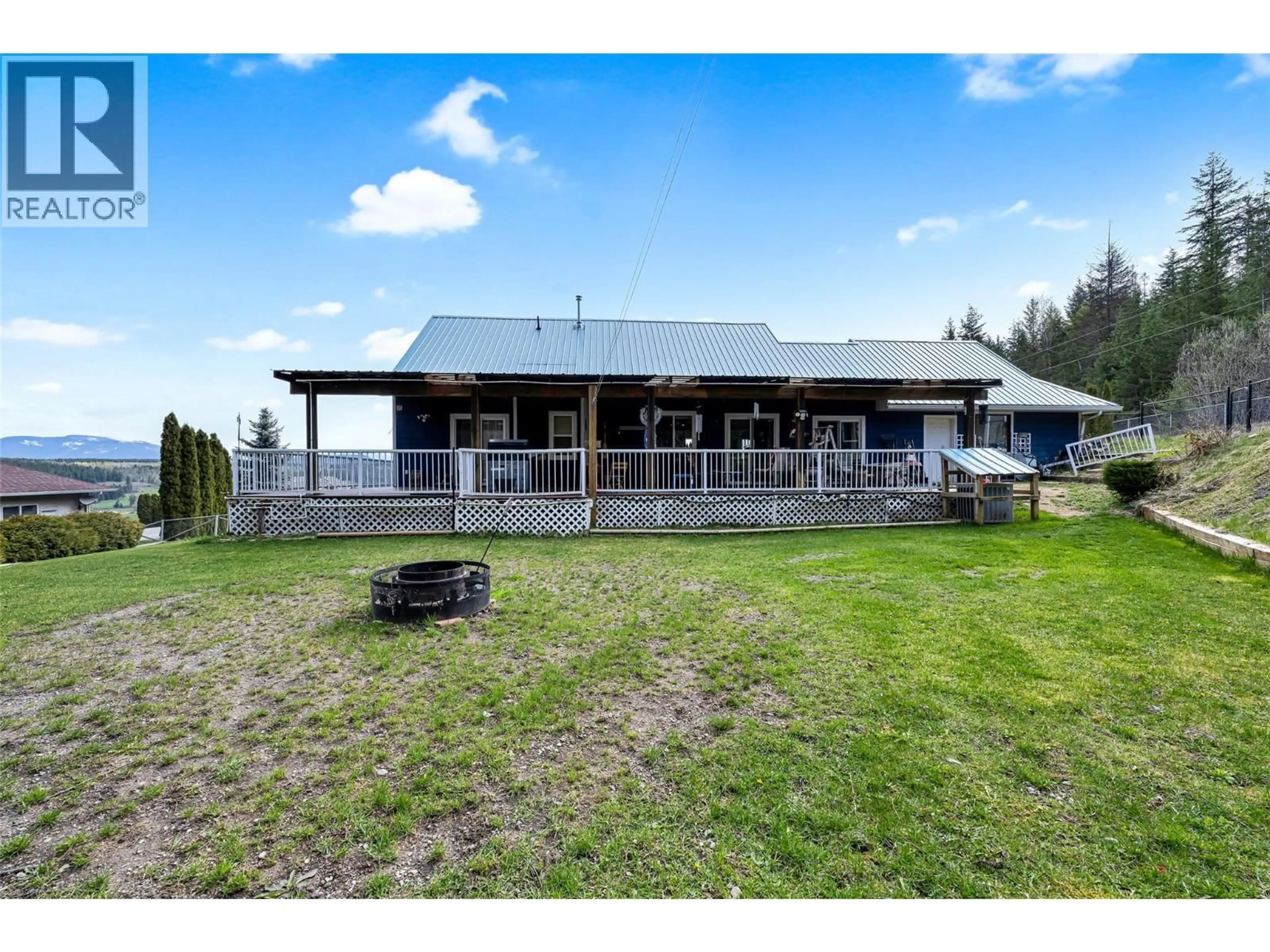 A pic from outside/outdoor area/front of a property/back of a property/a pic from drone, building for 2104 COUNTRY WOODS ROAD, Sorrento British Columbia V0E2W1
