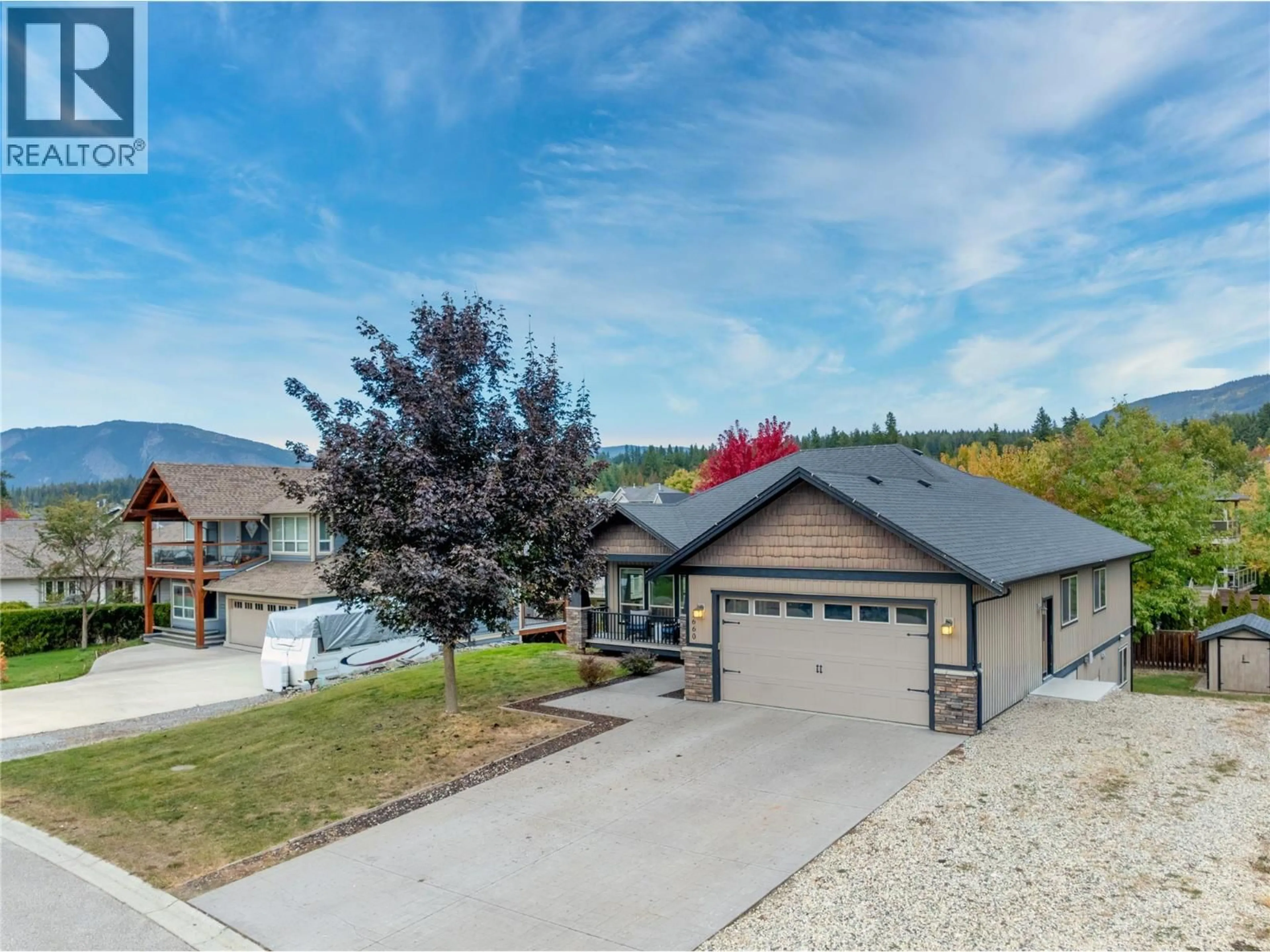 A pic from outside/outdoor area/front of a property/back of a property/a pic from drone, unknown for 1660 22 STREET NORTHEAST, Salmon Arm British Columbia V1E0A8