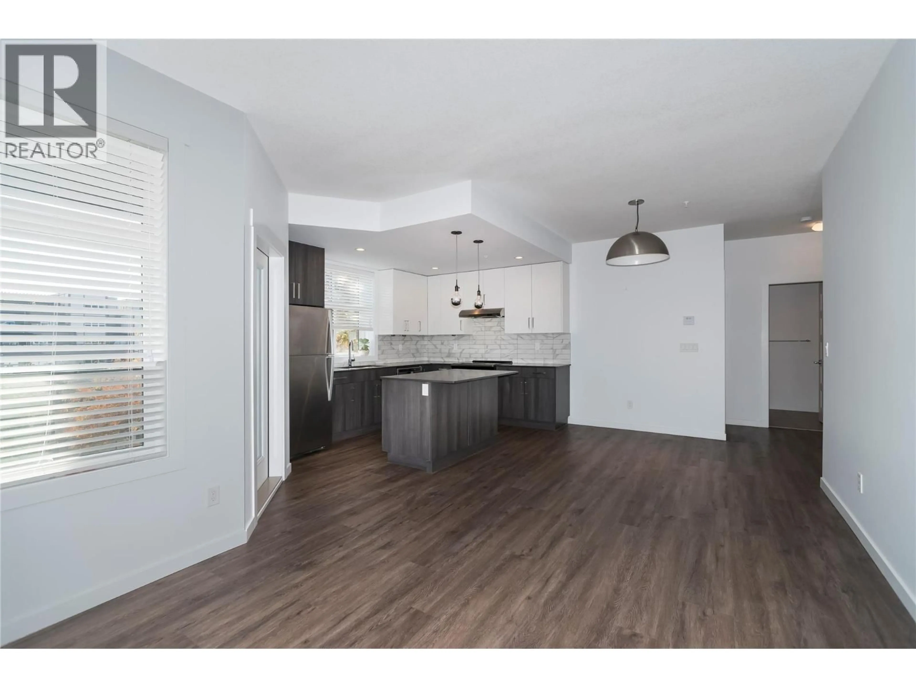 Open concept kitchen, wood/laminate floor for 305 - 710 STOCKWELL AVENUE, Kelowna British Columbia V1Y6V9