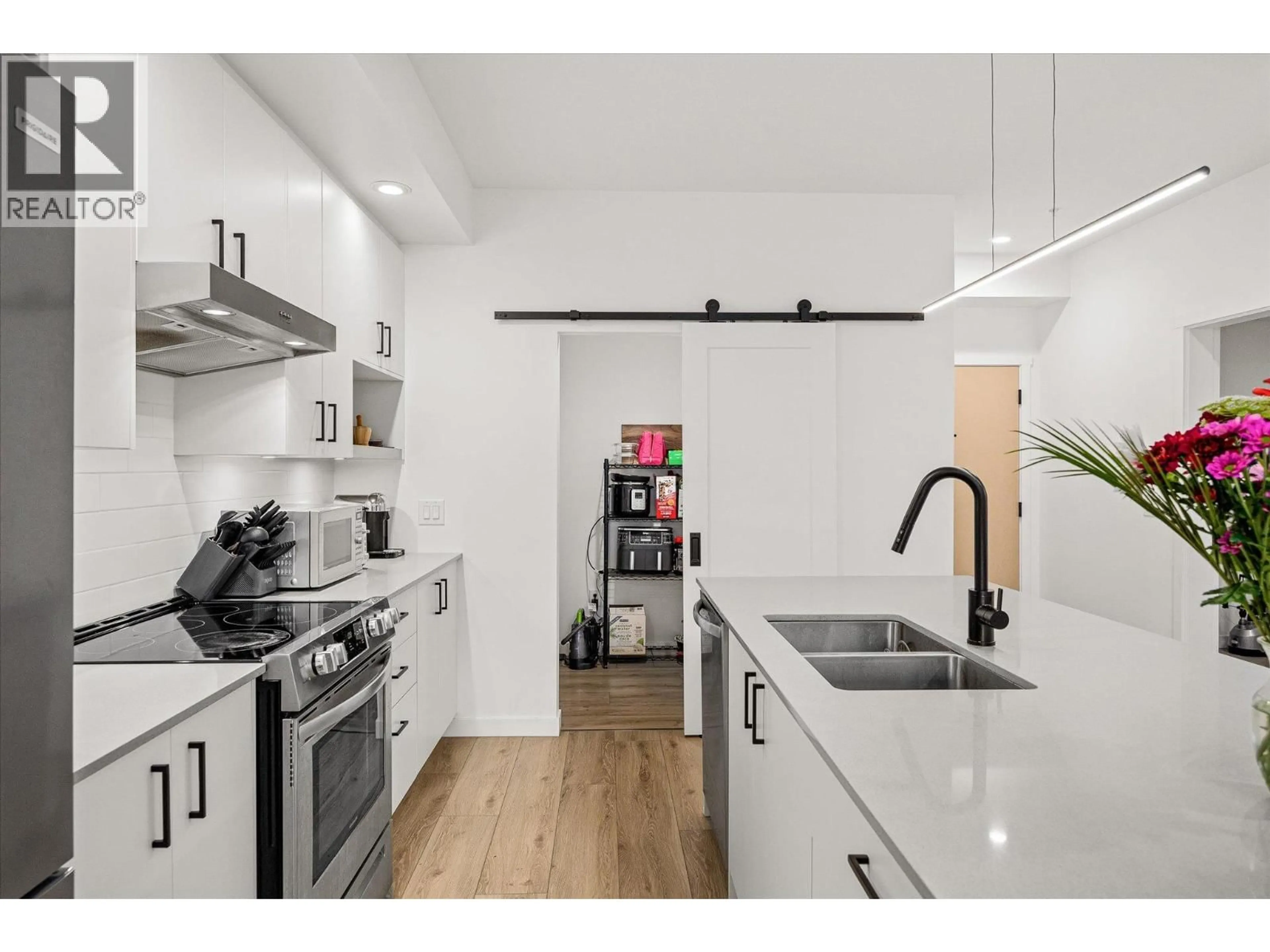 Open concept kitchen, unknown for 313 - 660 CAWSTON AVENUE, Kelowna British Columbia V1Y6Z4