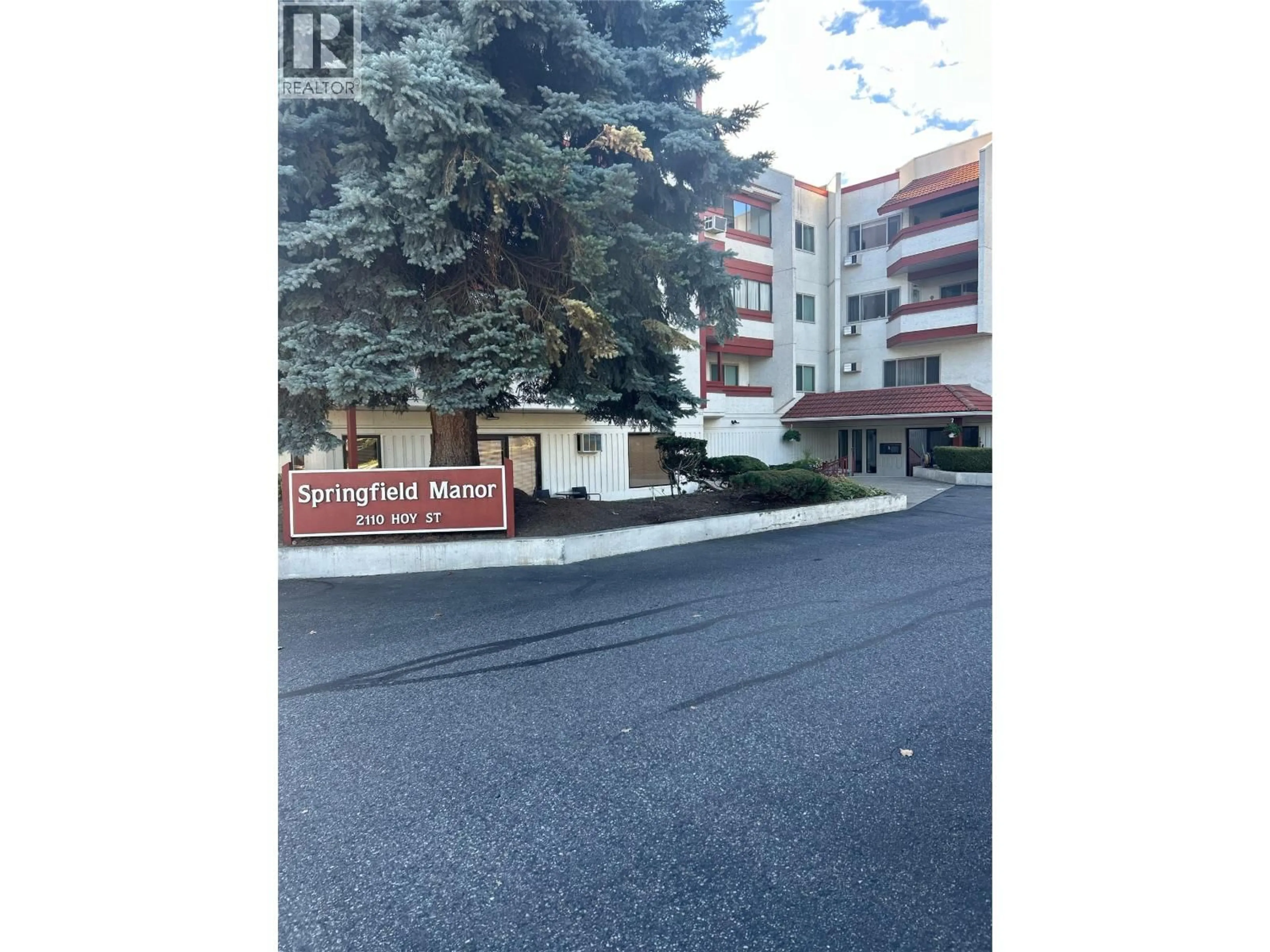 Parking for 306 - 2110 HOY STREET, Kelowna British Columbia V1Y8T4