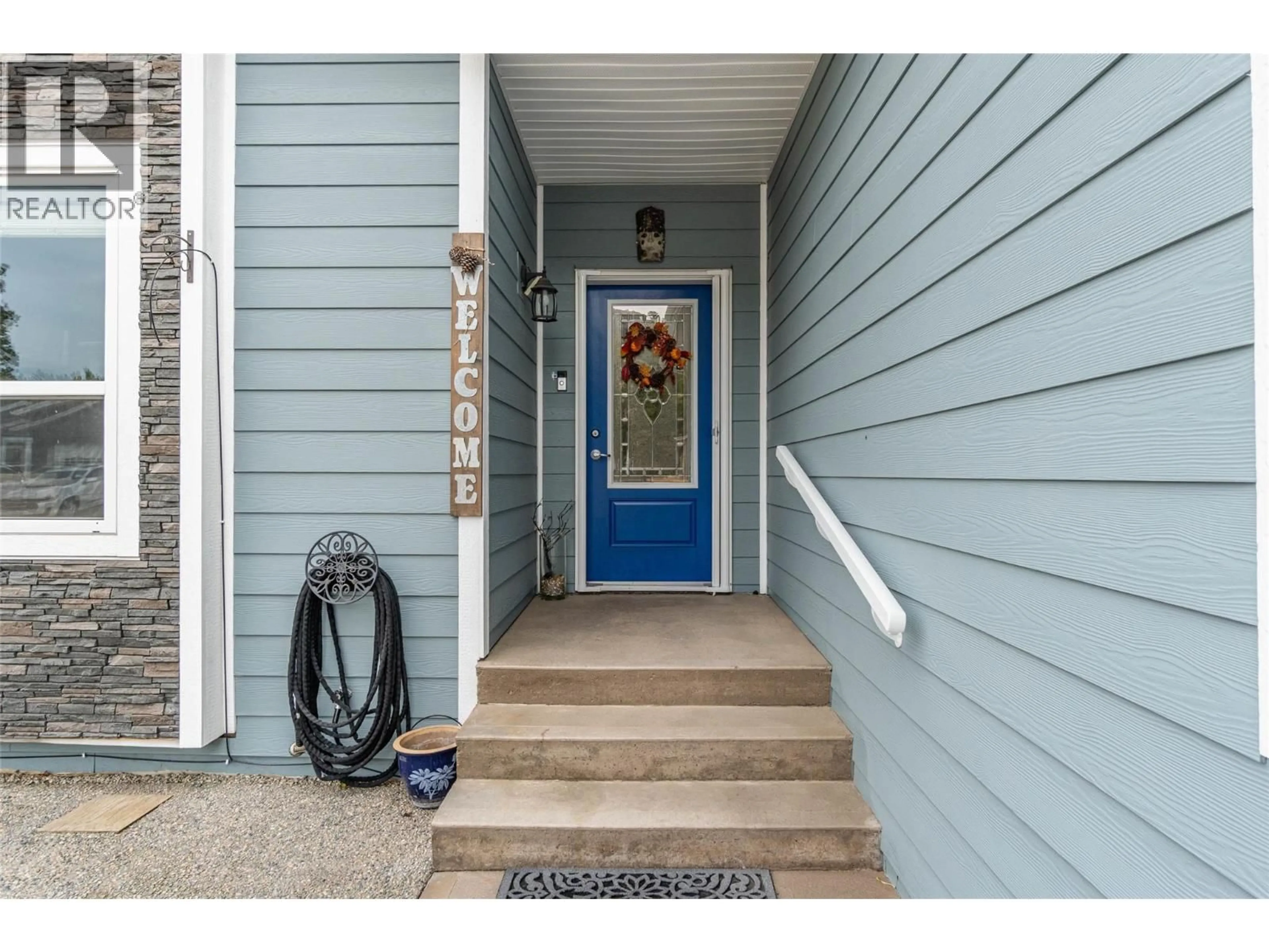Indoor entryway for 125 - 8300 GALLAGHER LAKE FRONTAGE ROAD, Oliver British Columbia V0H1T2