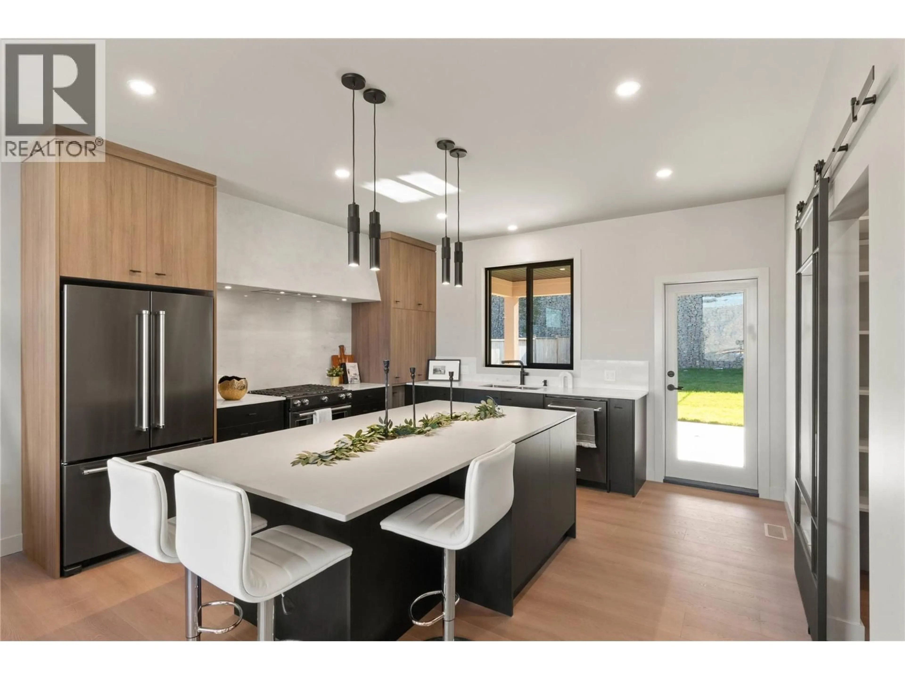 Contemporary kitchen, unknown for 2256 COLDWATER DRIVE, Kamloops British Columbia V2E0E6