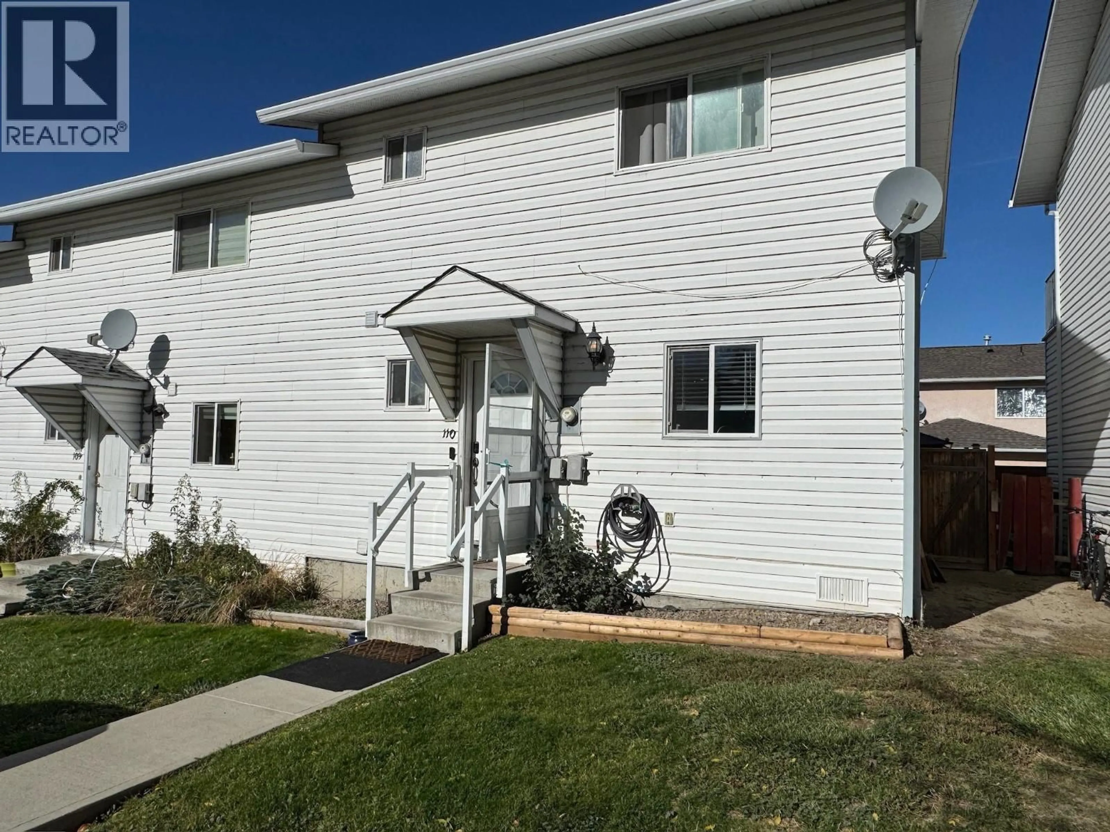 Home with vinyl exterior material, building for 110 - 3004 SOUTH MAIN STREET, Penticton British Columbia V2A5J6