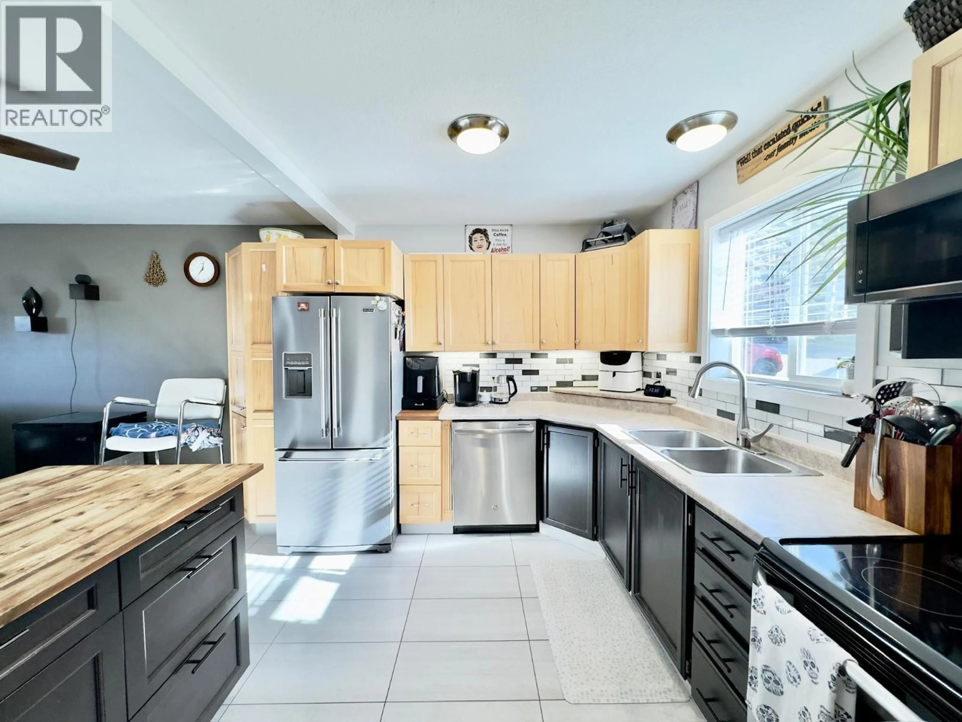 Open concept kitchen, ceramic/tile floor for 110 - 3004 SOUTH MAIN STREET, Penticton British Columbia V2A5J6