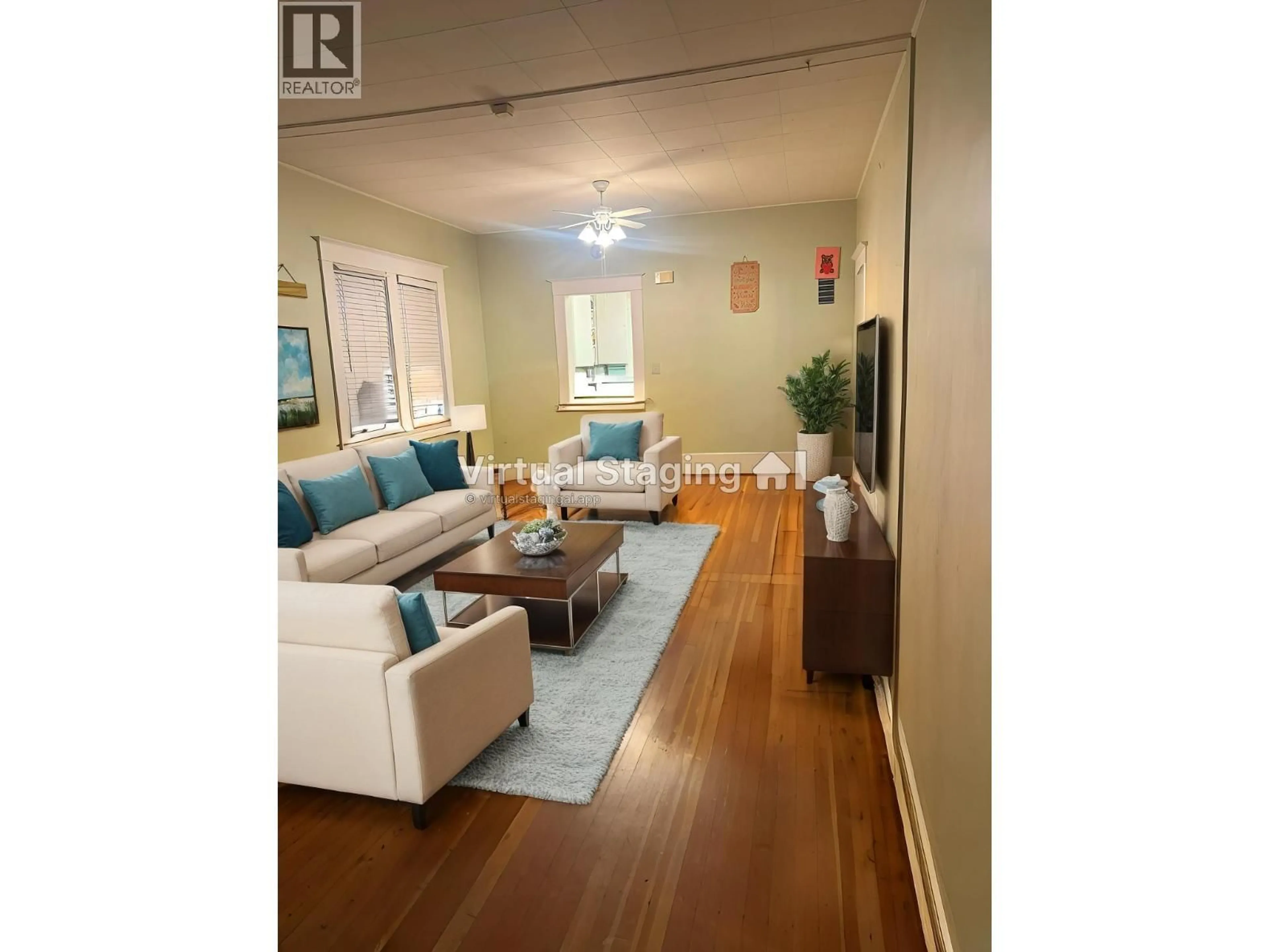 Living room with furniture, wood/laminate floor for 720 ST. PAUL STREET, Kamloops British Columbia V2C2K4