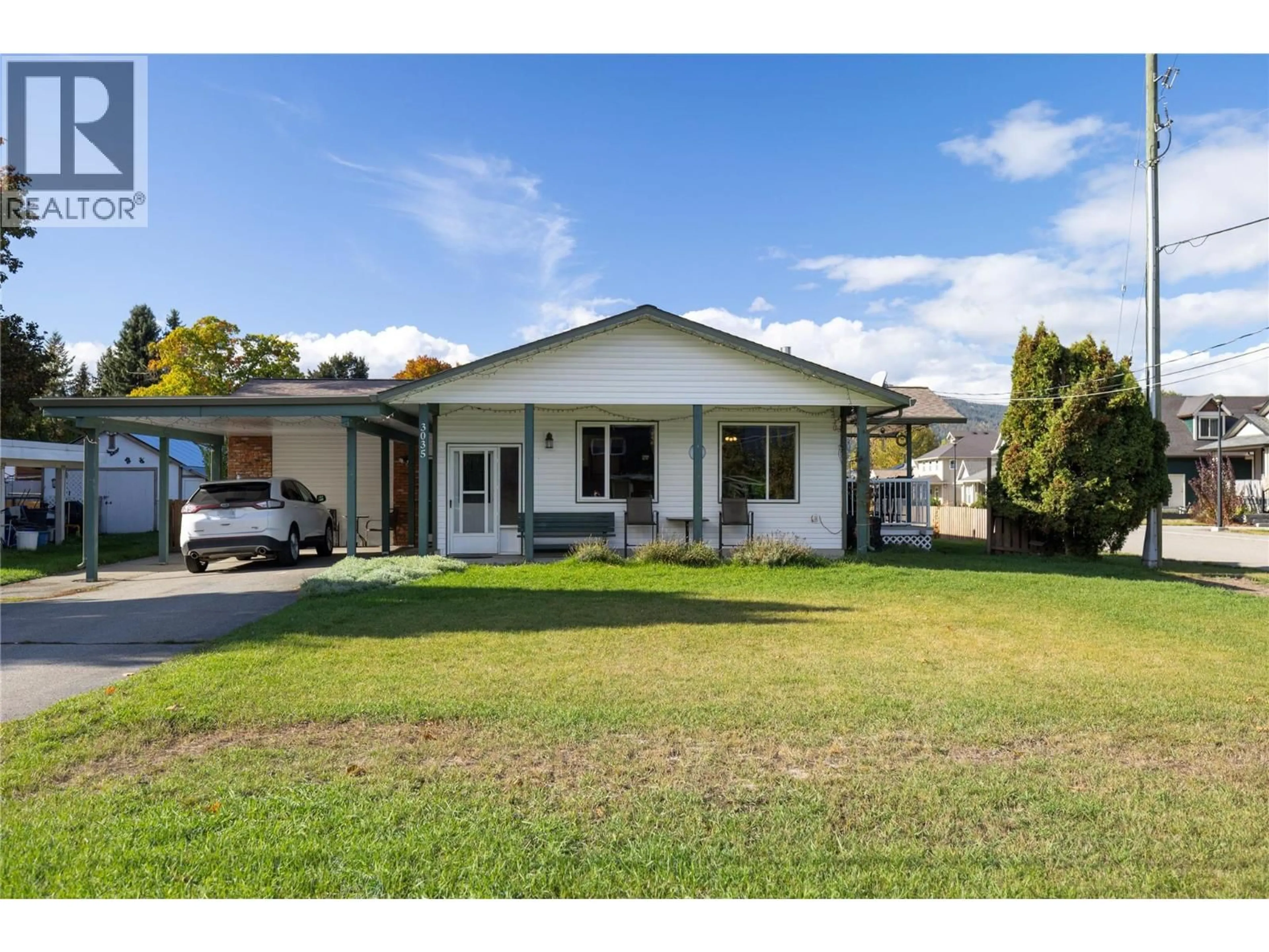 A pic from outside/outdoor area/front of a property/back of a property/a pic from drone, street for 3035 HAYDEN DRIVE, Armstrong British Columbia V0E1B1