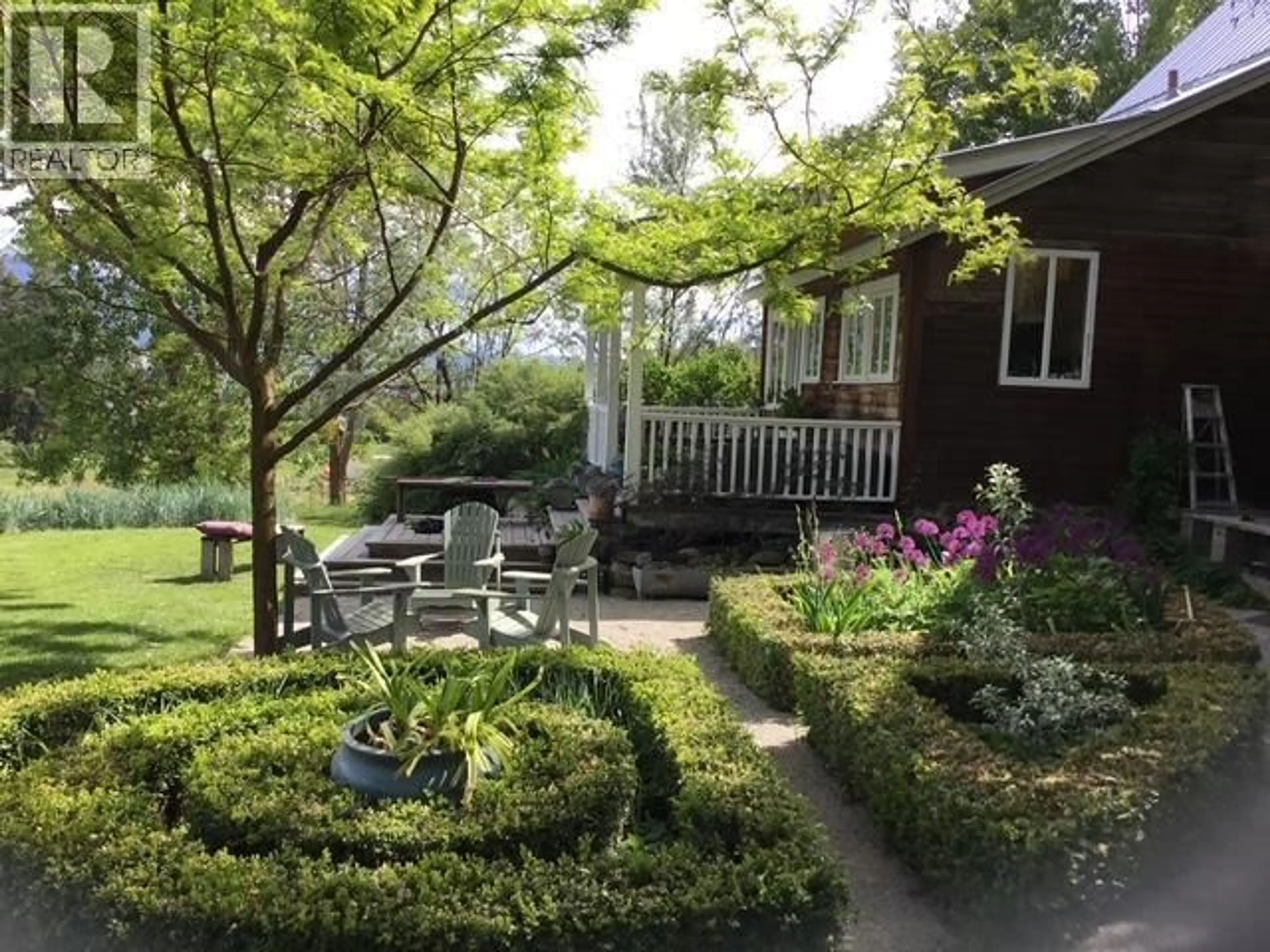 Patio, street for 4462 SALMON RIVER ROAD, Spallumcheen British Columbia V4Y0W7