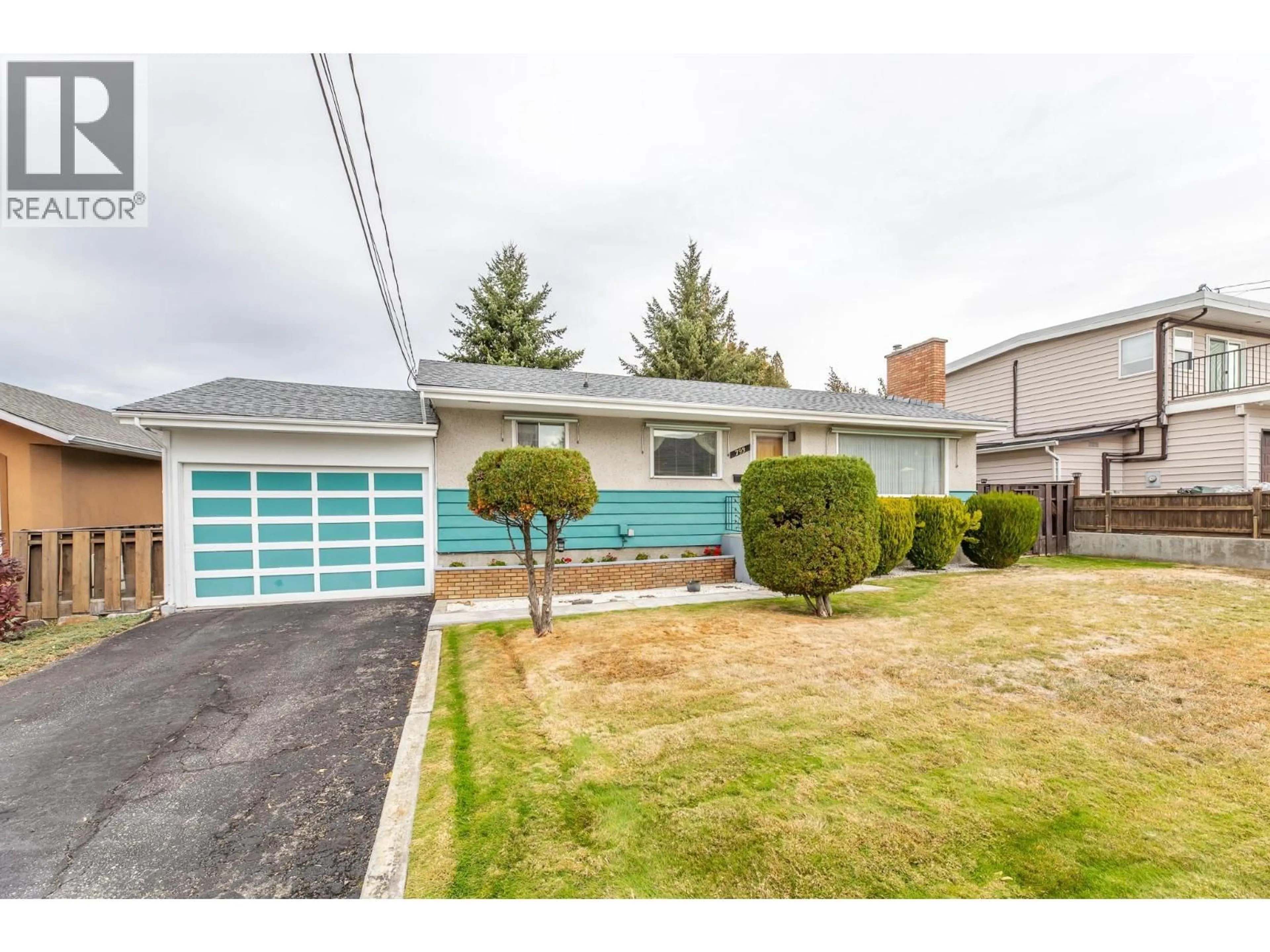 Home with vinyl exterior material, street for 793 MACCLEAVE AVENUE, Penticton British Columbia V2A3C4