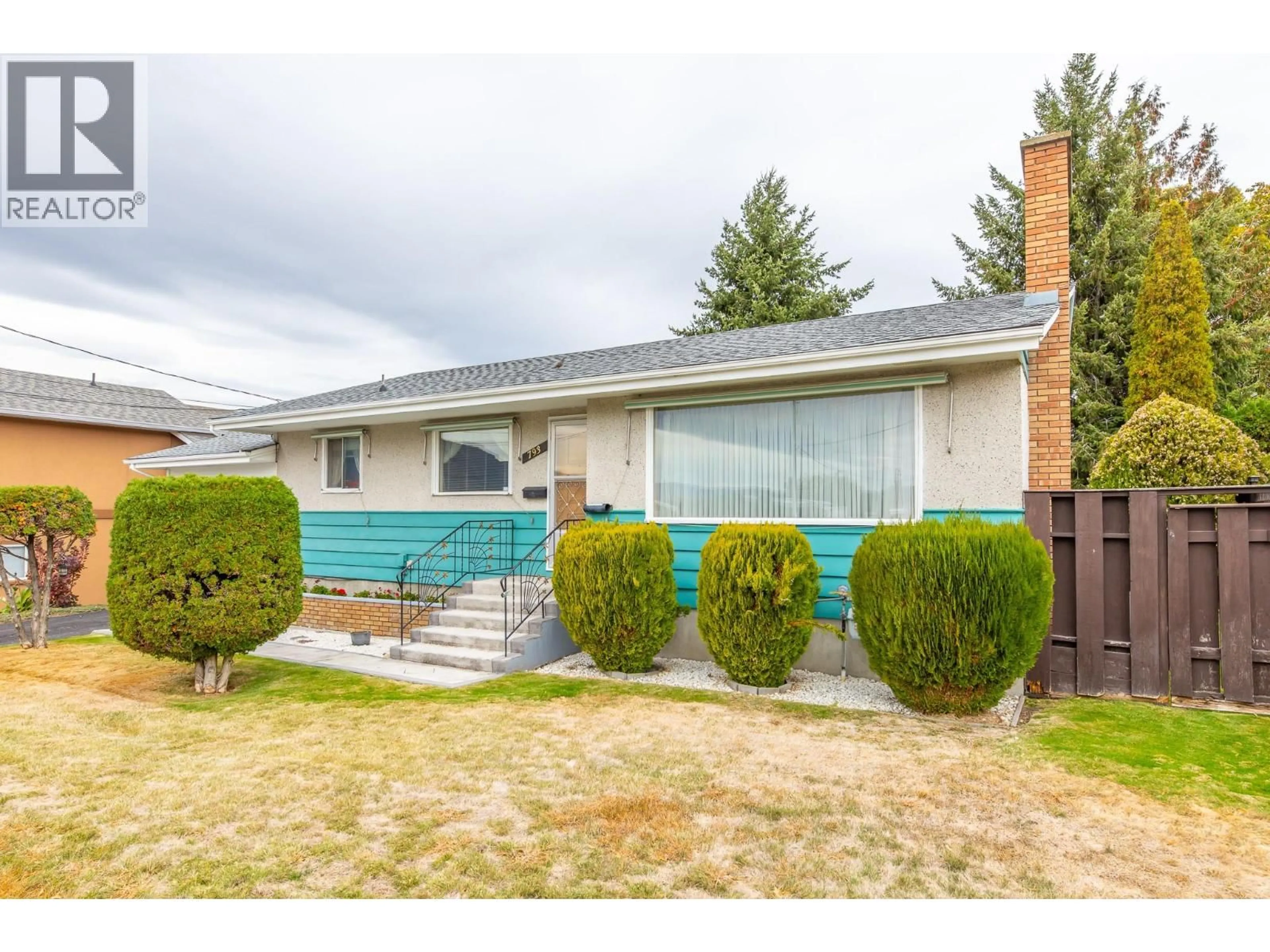 Home with vinyl exterior material, street for 793 MACCLEAVE AVENUE, Penticton British Columbia V2A3C4