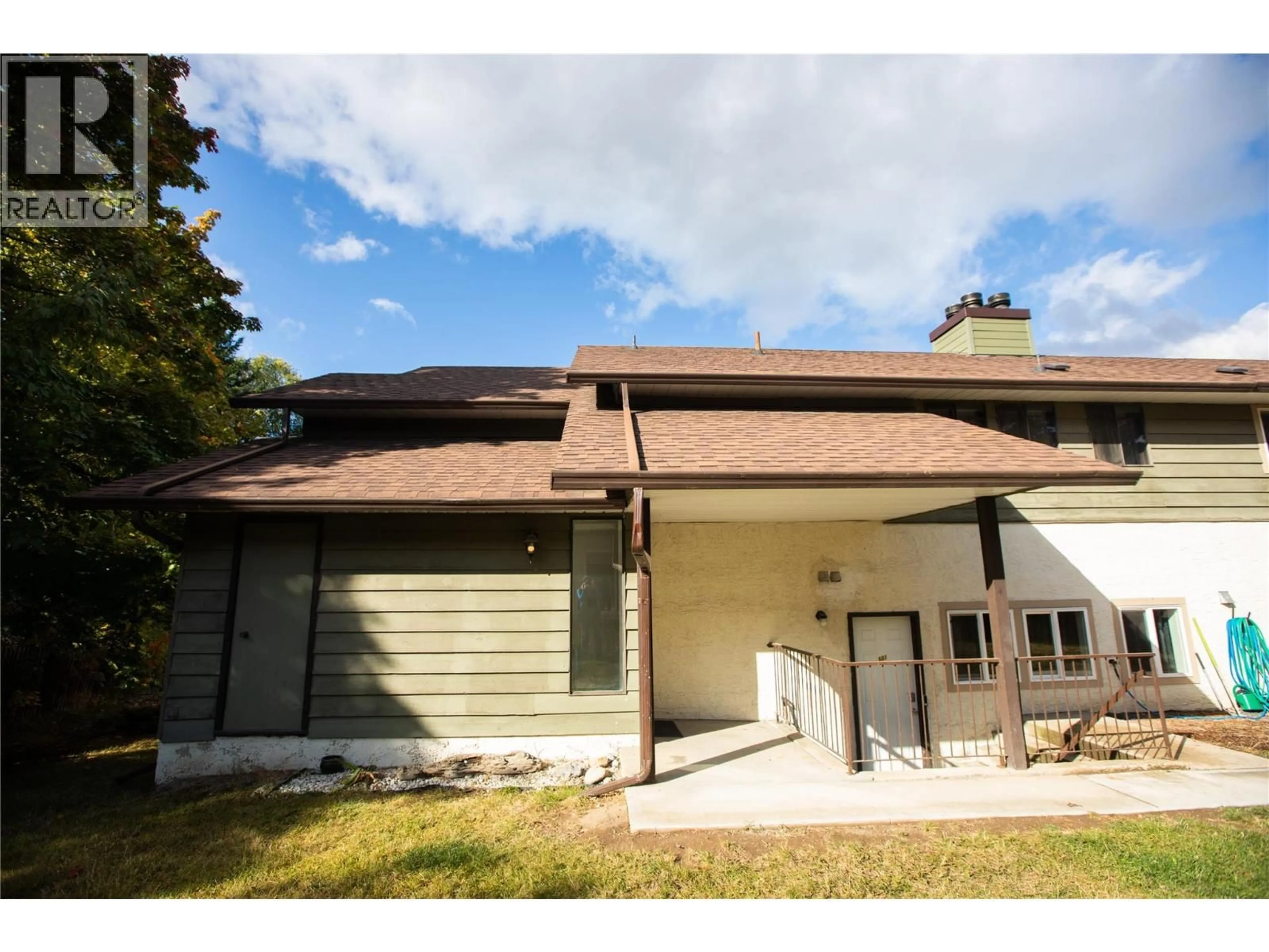 Home with vinyl exterior material, street for 503 - 1451 1 AVENUE NORTHEAST, Salmon Arm British Columbia V1E1N8