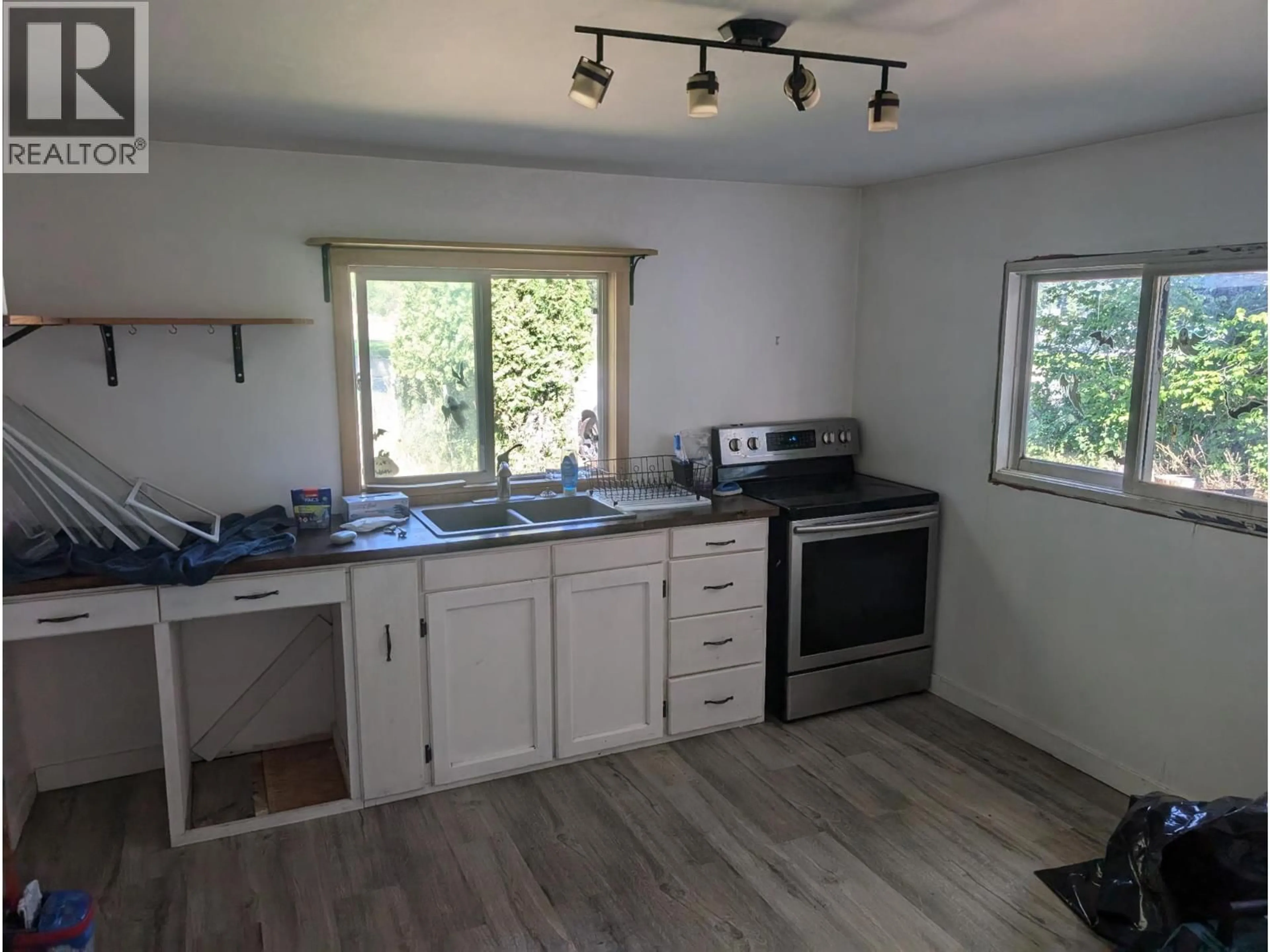Standard kitchen, unknown for 54 YOUNG ROAD, Clearwater British Columbia V0E1N2