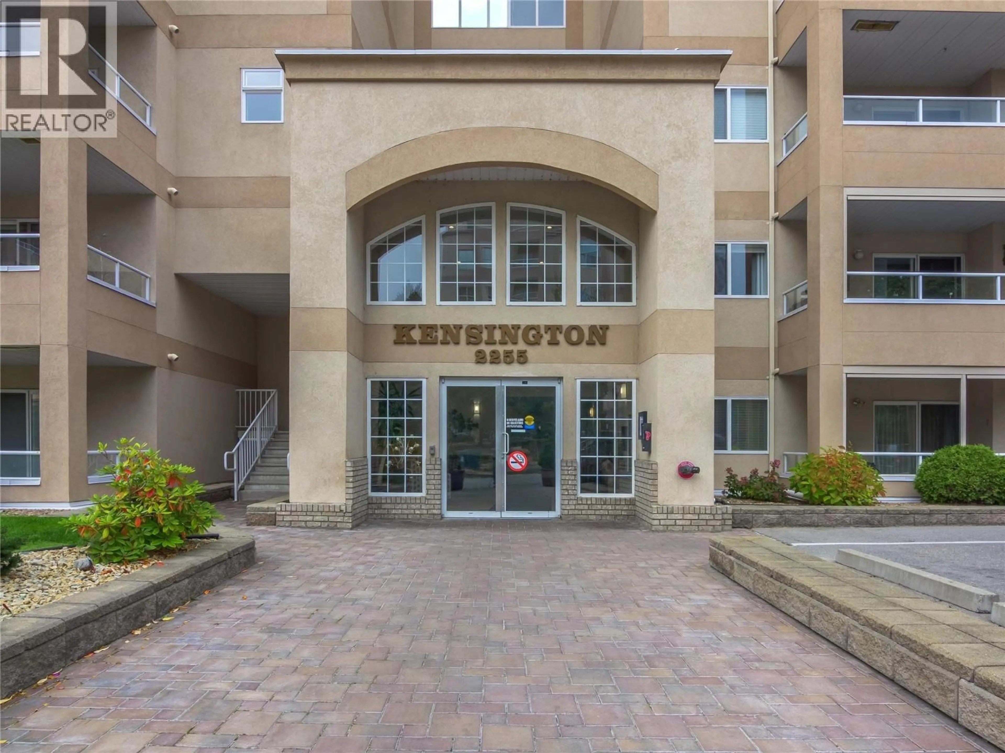 Indoor foyer for 301 - 2255 ATKINSON STREET, Penticton British Columbia V2A8R7