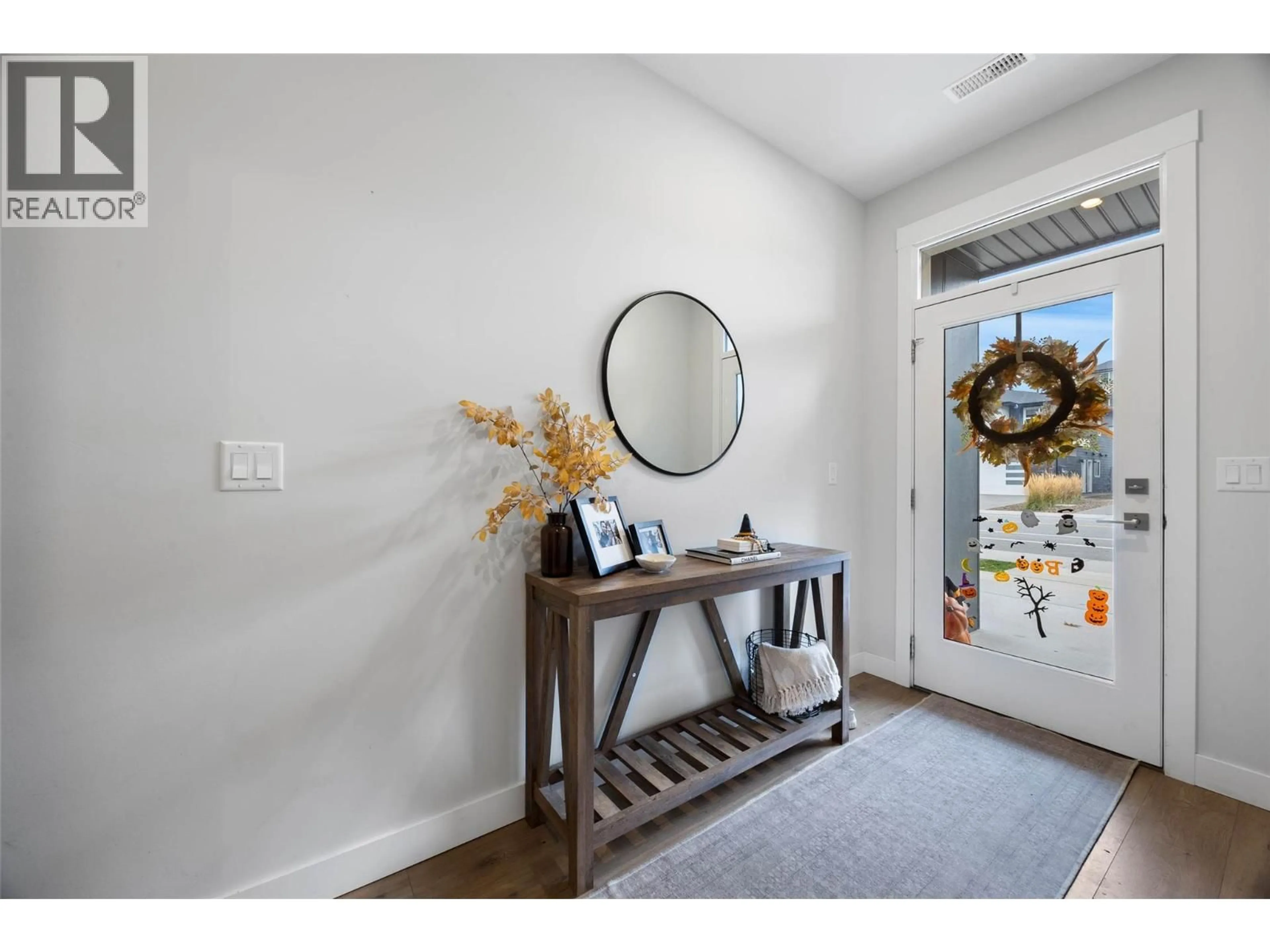 Indoor entryway for 112 - 1901 QU'APPELLE BOULEVARD, Kamloops British Columbia V2E0C9