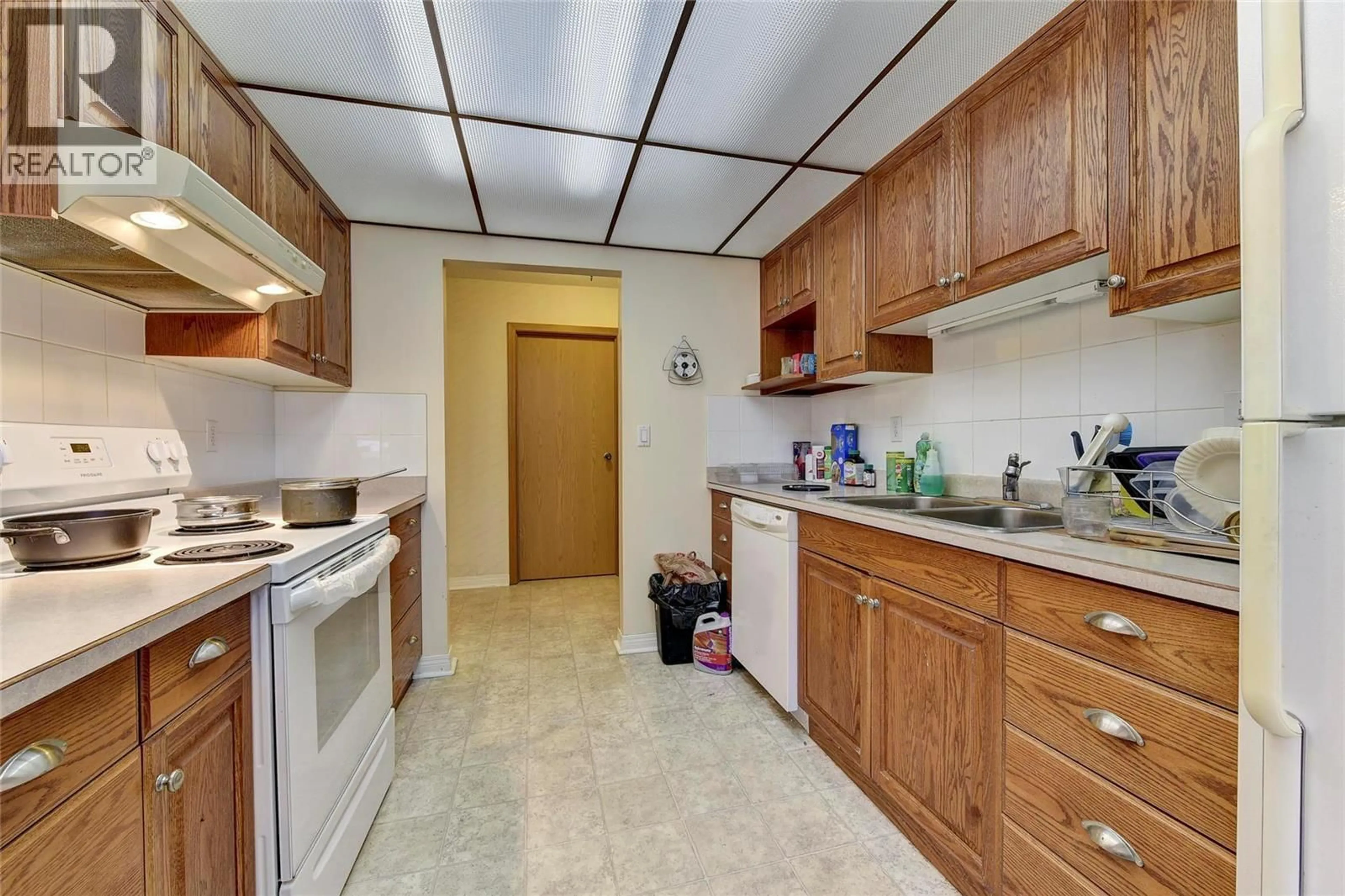 Standard kitchen, unknown for 214 - 1075 BERNARD AVENUE, Kelowna British Columbia V1Y6P7