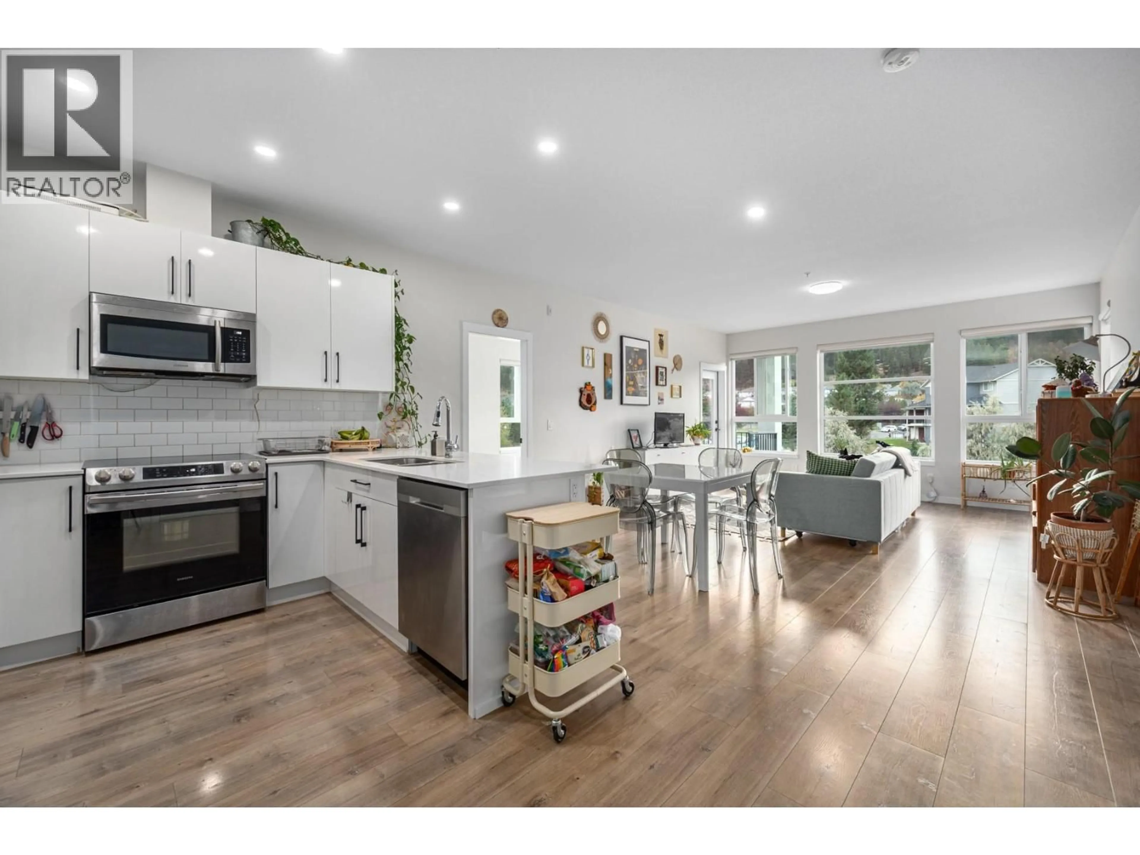 Open concept kitchen, unknown for 309 - 1880 HUGH ALLAN DRIVE, Kamloops British Columbia V1S0E8