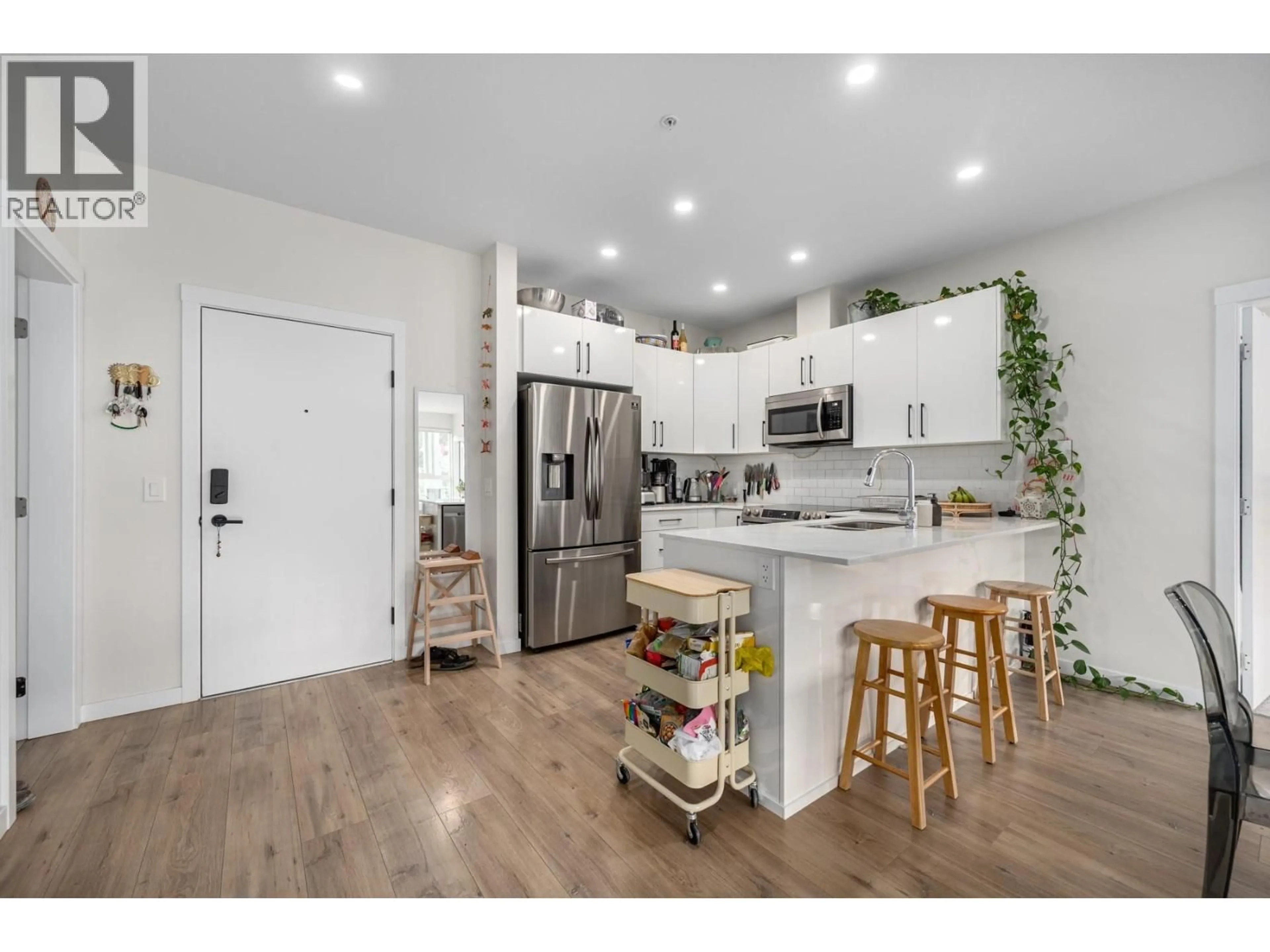 Open concept kitchen, wood/laminate floor for 309 - 1880 HUGH ALLAN DRIVE, Kamloops British Columbia V1S0E8