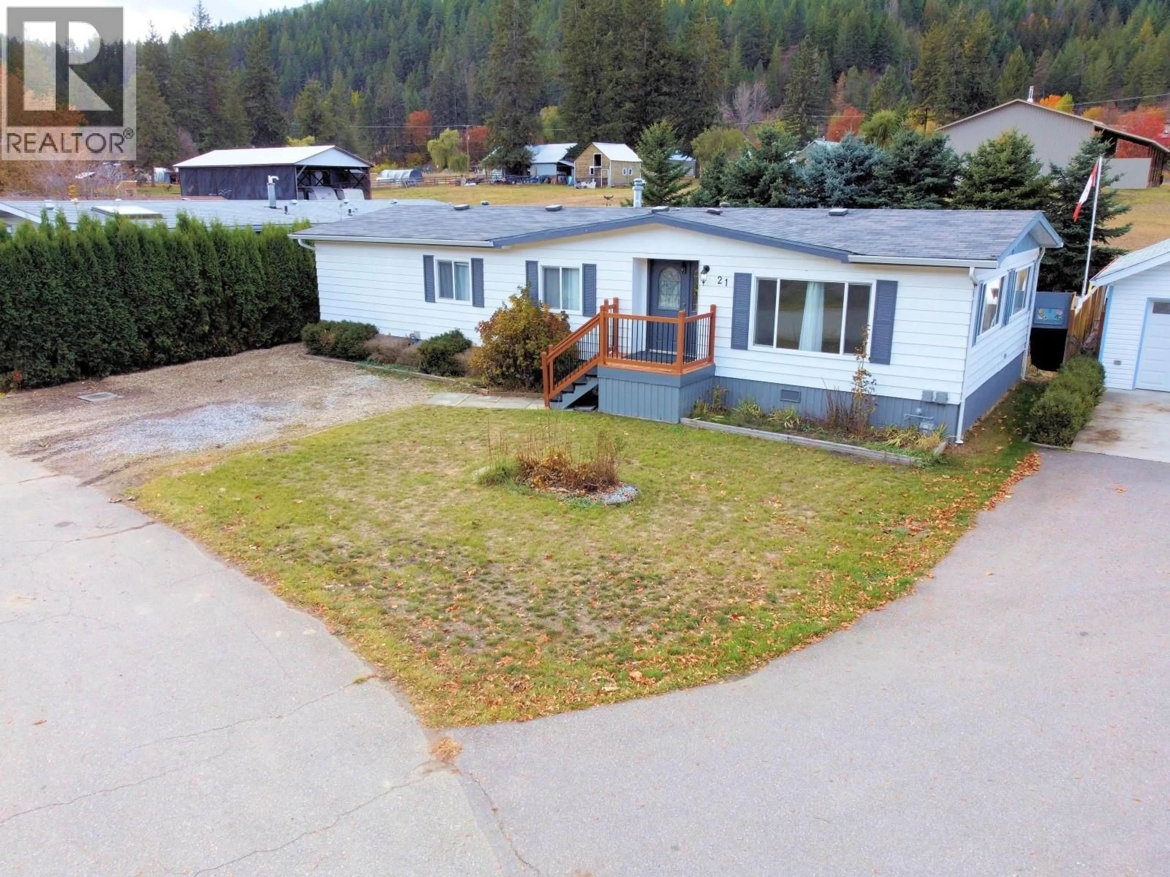 A pic from outside/outdoor area/front of a property/back of a property/a pic from drone, unknown for 21 - 2930 BROWN ROAD, Salmon Arm British Columbia V1E3K3