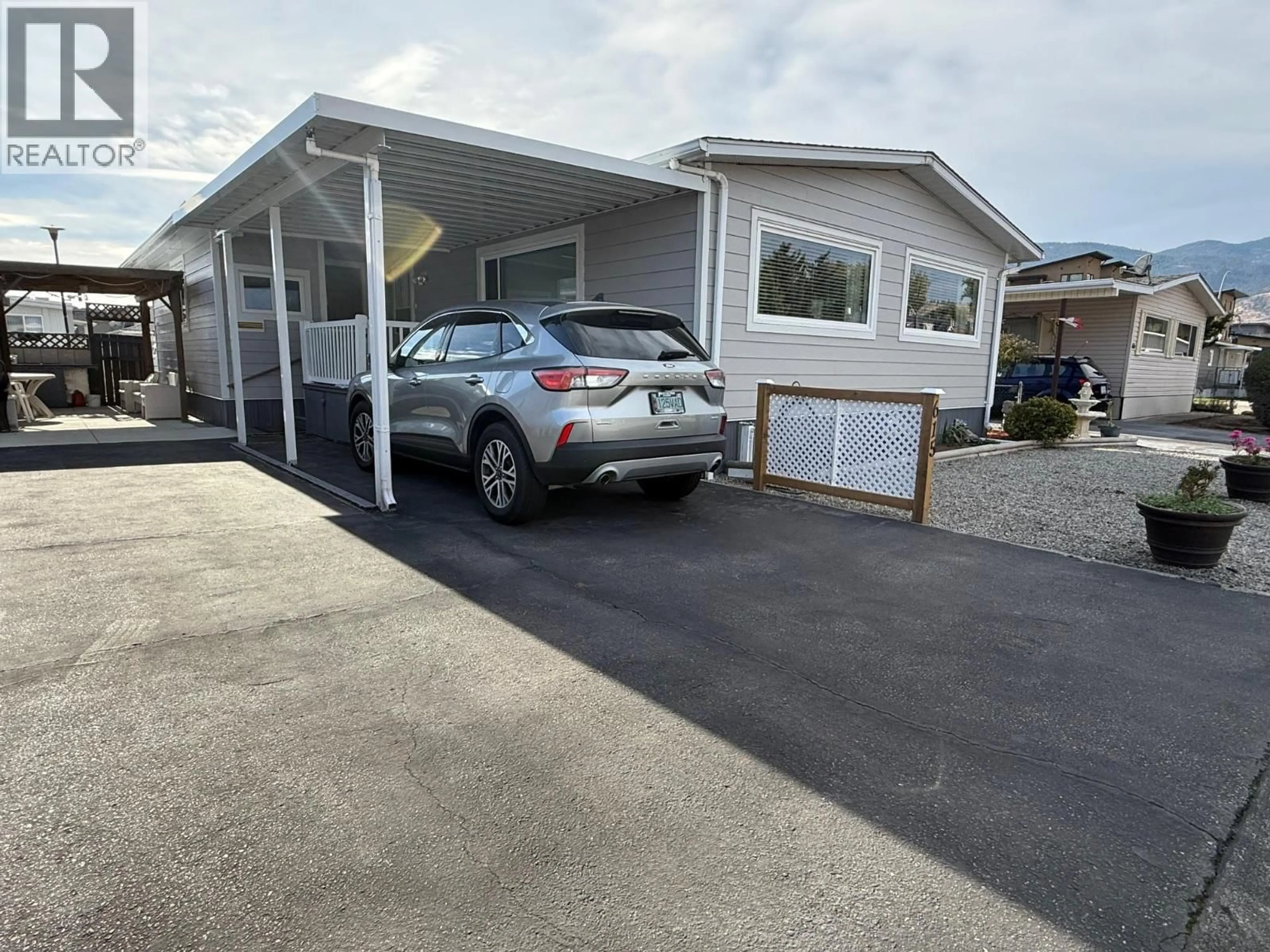 Indoor garage for 615 - 3105 SOUTH MAIN STREET, Penticton British Columbia V2A7H1