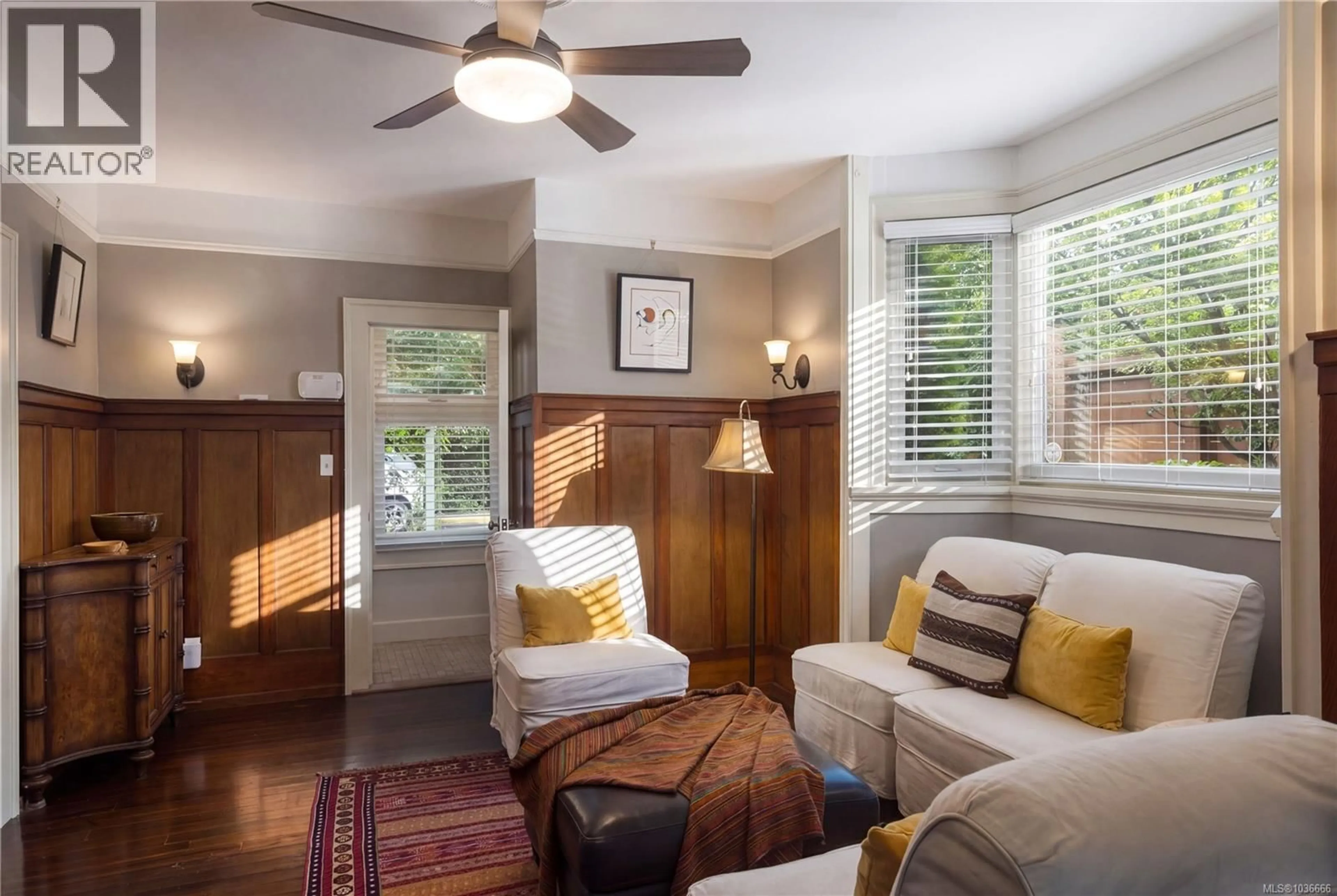 Living room with furniture, unknown for 701 CONNAUGHT ROAD, Victoria British Columbia V9A2Z1