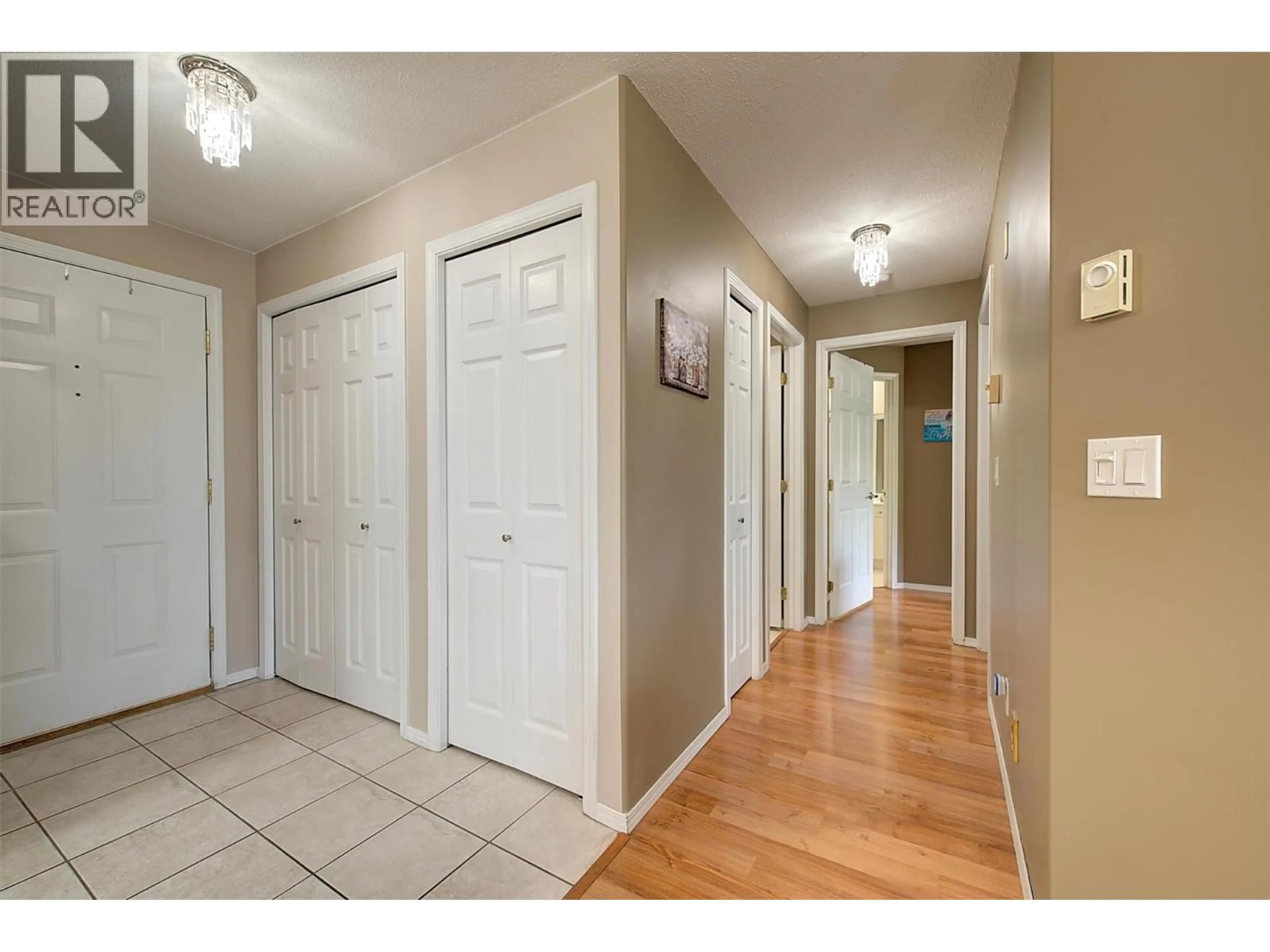Indoor entryway for 203 - 555 HOUGHTON ROAD, Kelowna British Columbia V1X7P9