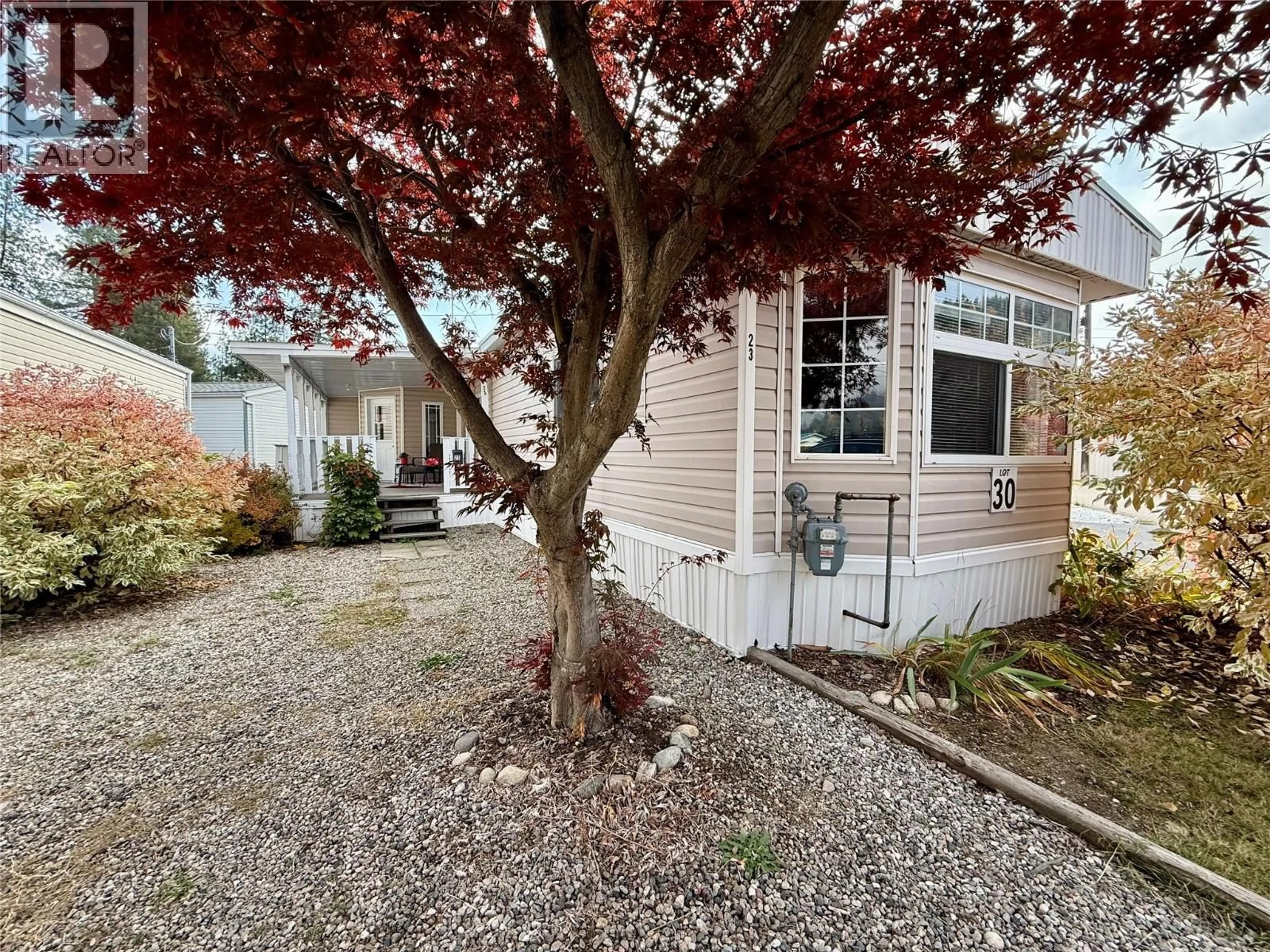 A pic from outside/outdoor area/front of a property/back of a property/a pic from drone, street for 23 - 1545 COLUMBIA AVENUE, Castlegar British Columbia V1N1J1